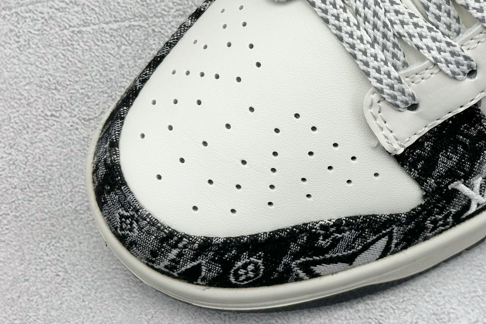  放店私
NIKE SB Dunk Low x Louis Vuitton 白黑
公司级出品 极力推荐
