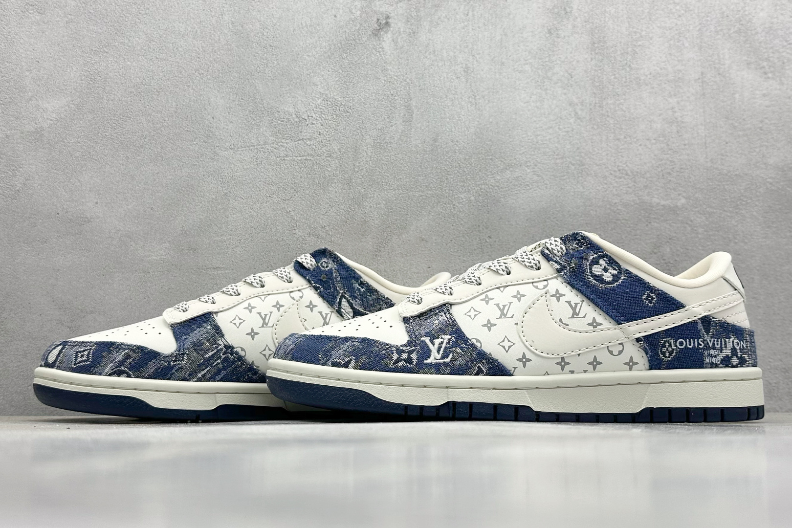  放店私
NIKE SB Dunk Low x Louis Vuitton 白蓝
公司级出品 极力推荐

