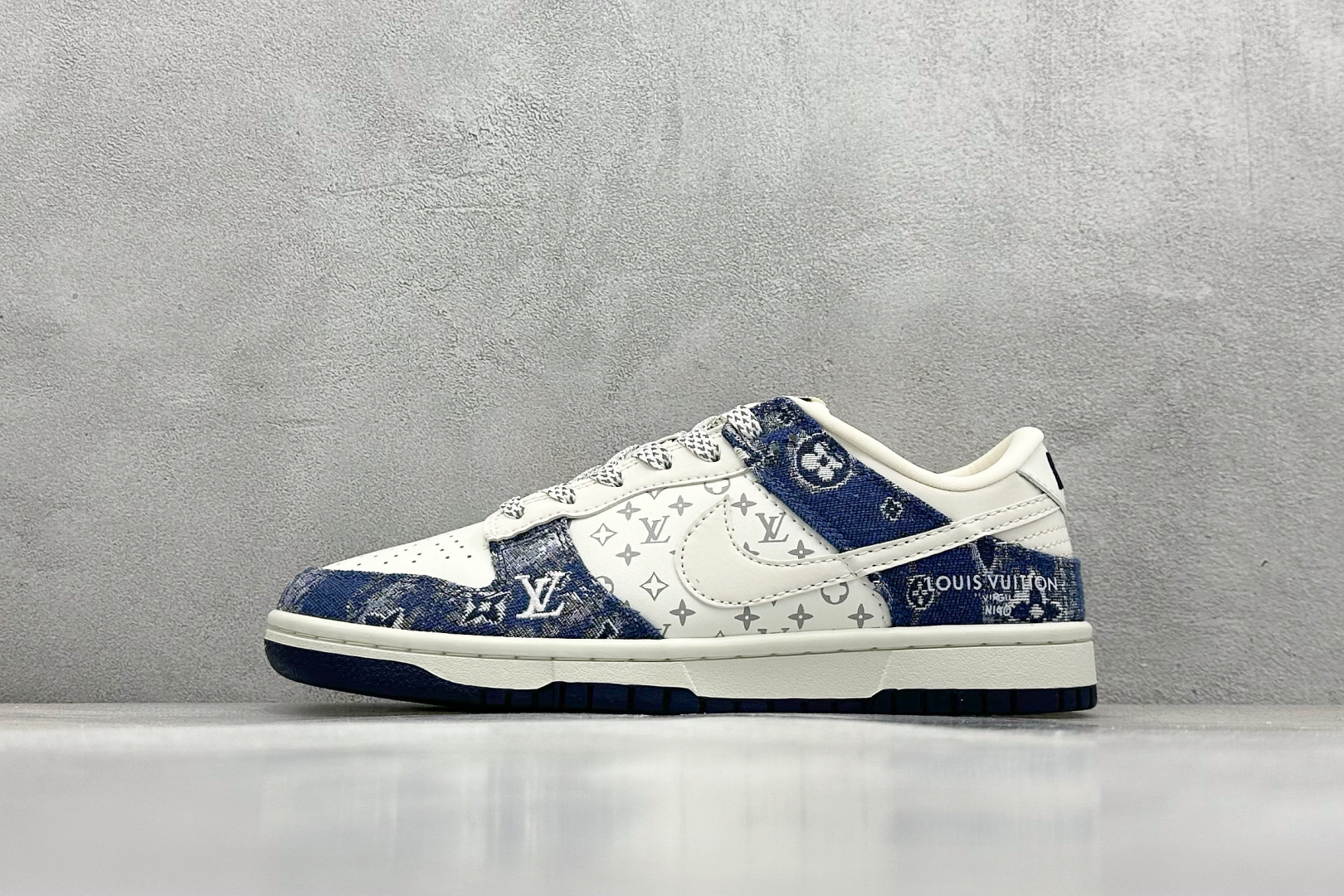  放店私
NIKE SB Dunk Low x Louis Vuitton 白蓝
公司级出品 极力推荐

