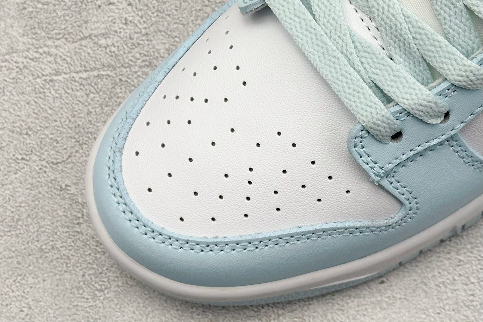  放店私
史诗级性价比 NIKE SB Dunk Low Glacier Blue 蓝白
大厂出品 极力