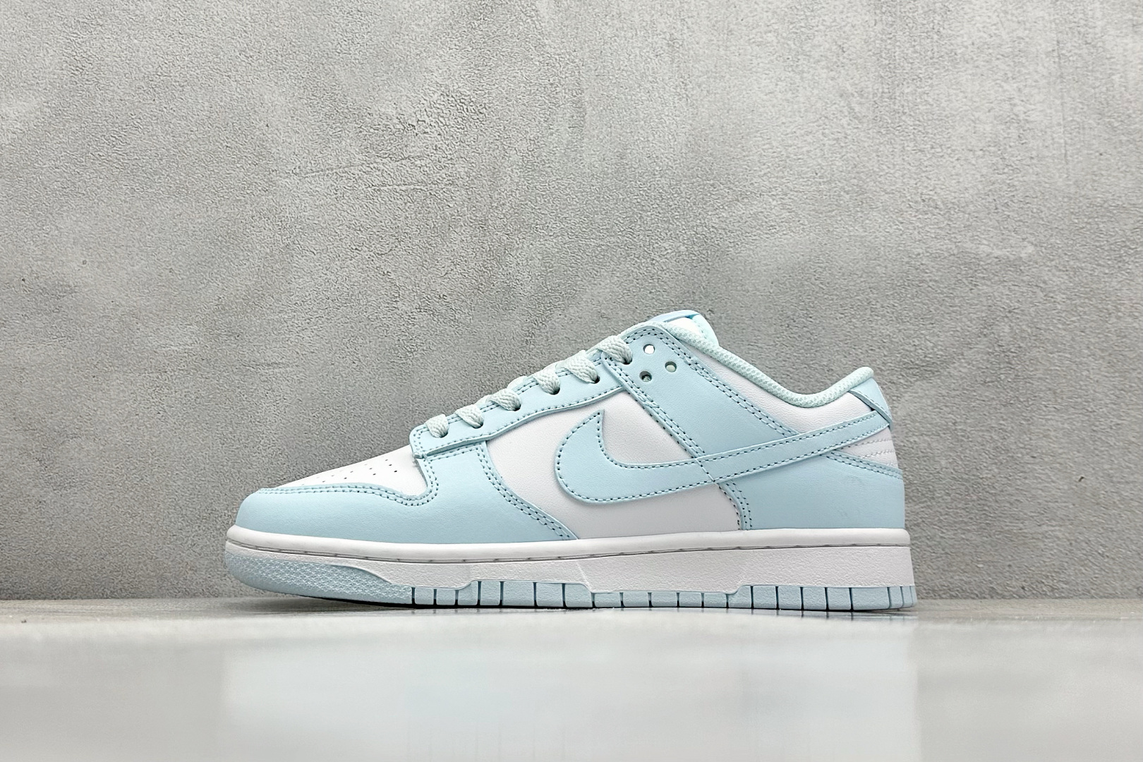  放店私
史诗级性价比 NIKE SB Dunk Low Glacier Blue 蓝白
大厂出品 极力