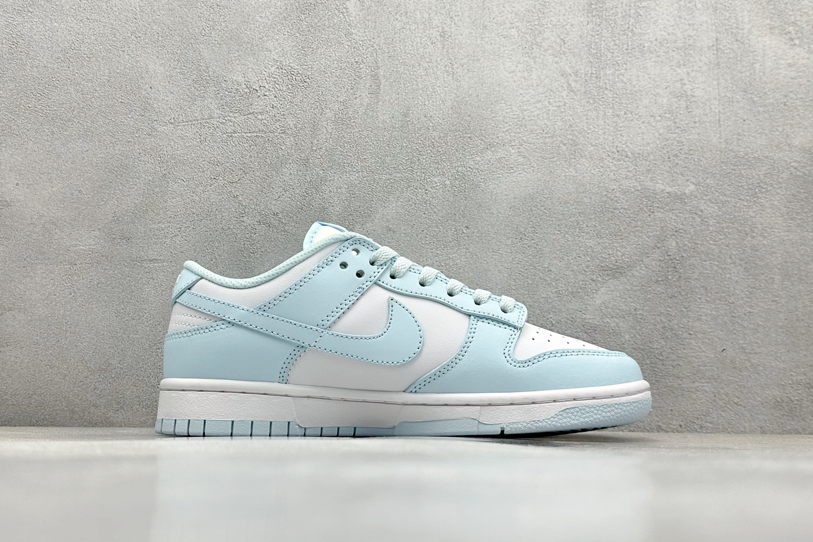  放店私
史诗级性价比 NIKE SB Dunk Low Glacier Blue 蓝白
大厂出品 极力