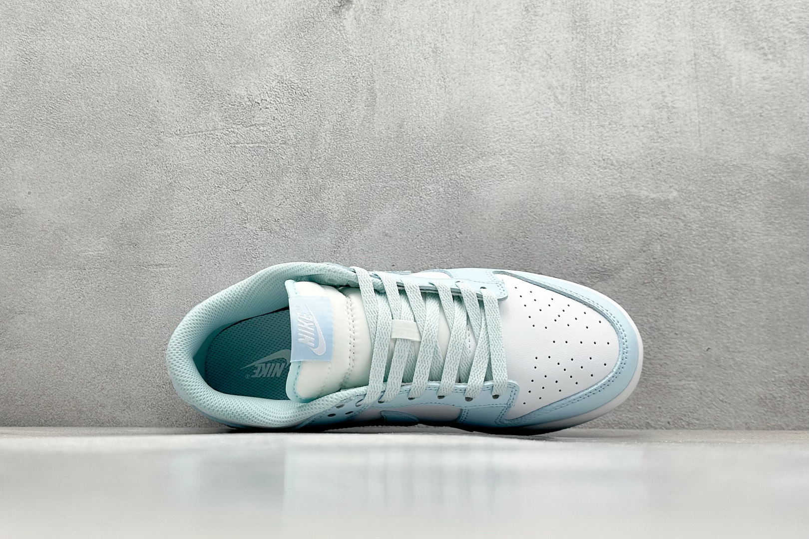 放店私
史诗级性价比 NIKE SB Dunk Low Glacier Blue 蓝白
大厂出品 极力