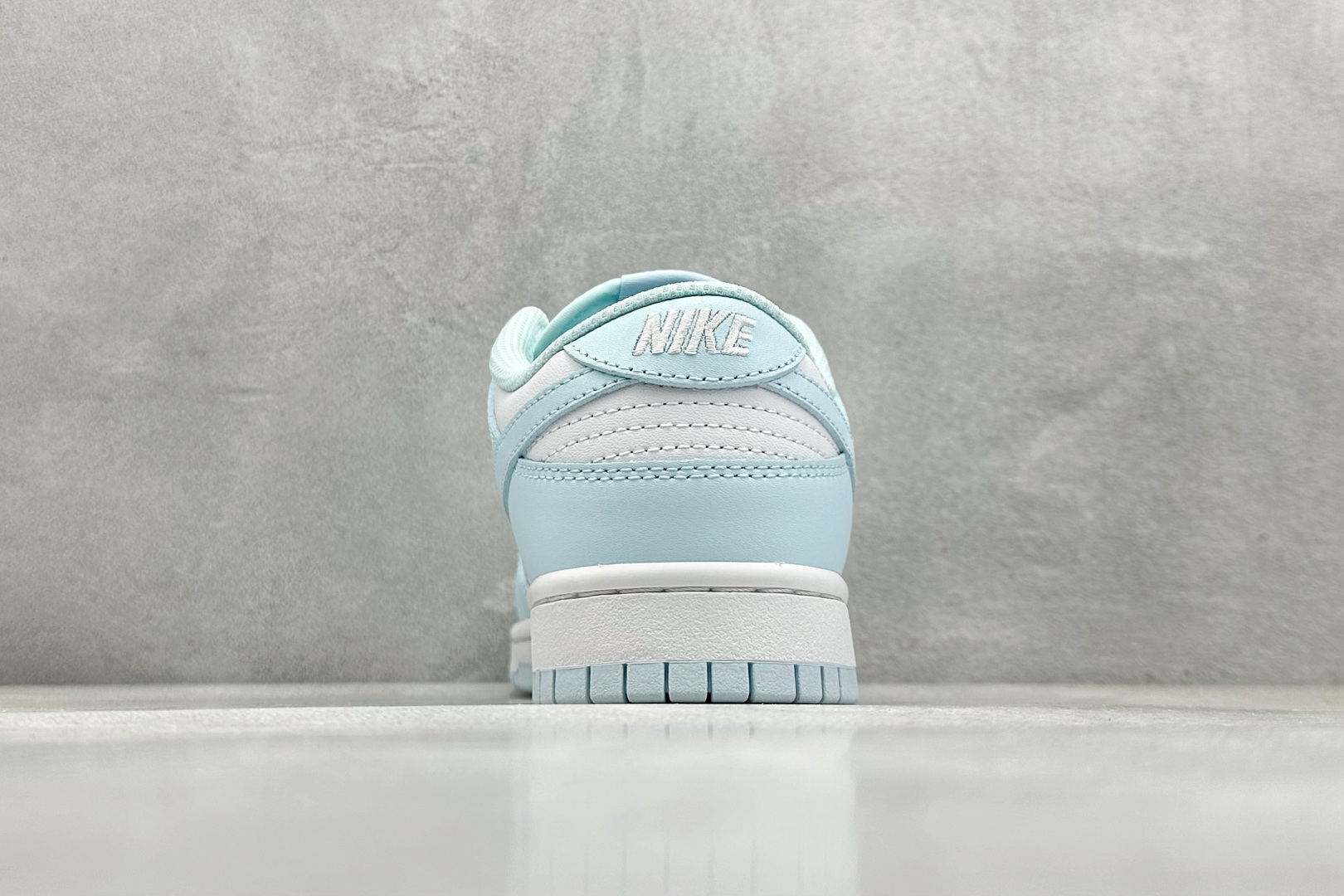 放店私
史诗级性价比 NIKE SB Dunk Low Glacier Blue 蓝白
大厂出品 极力