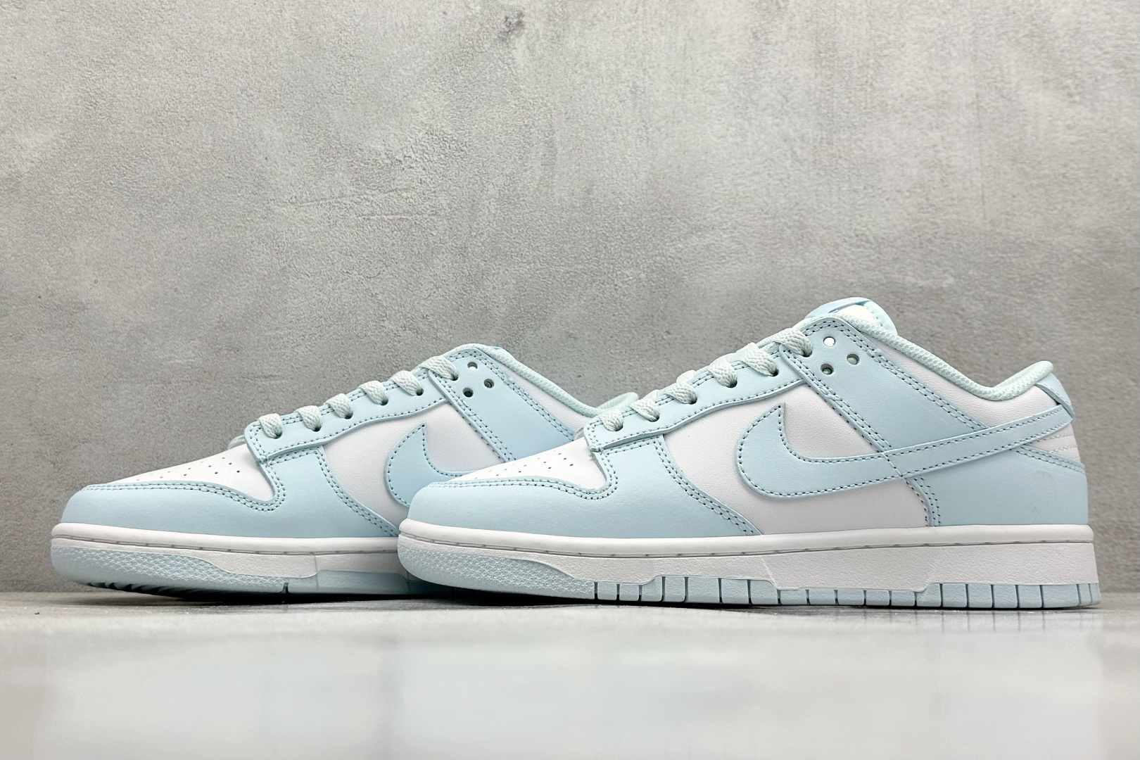 放店私
史诗级性价比 NIKE SB Dunk Low Glacier Blue 蓝白
大厂出品 极力