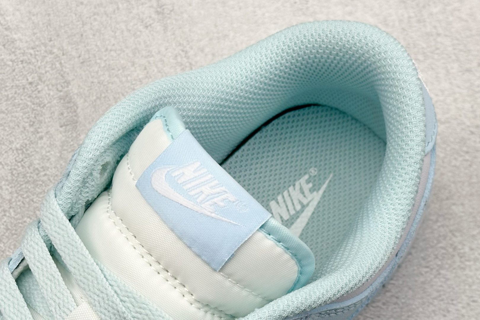  放店私
史诗级性价比 NIKE SB Dunk Low Glacier Blue 蓝白
大厂出品 极力