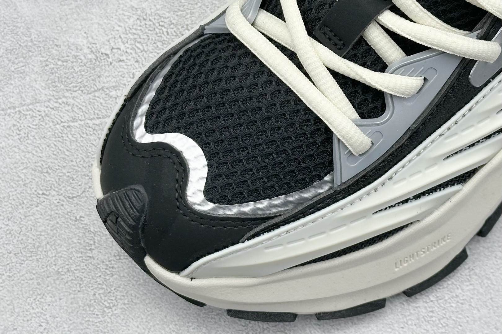  
XS版 Adidas Vento XLG MTW
复古休闲老爹鞋 官方同步上架 
鞋面是透气网面和皮