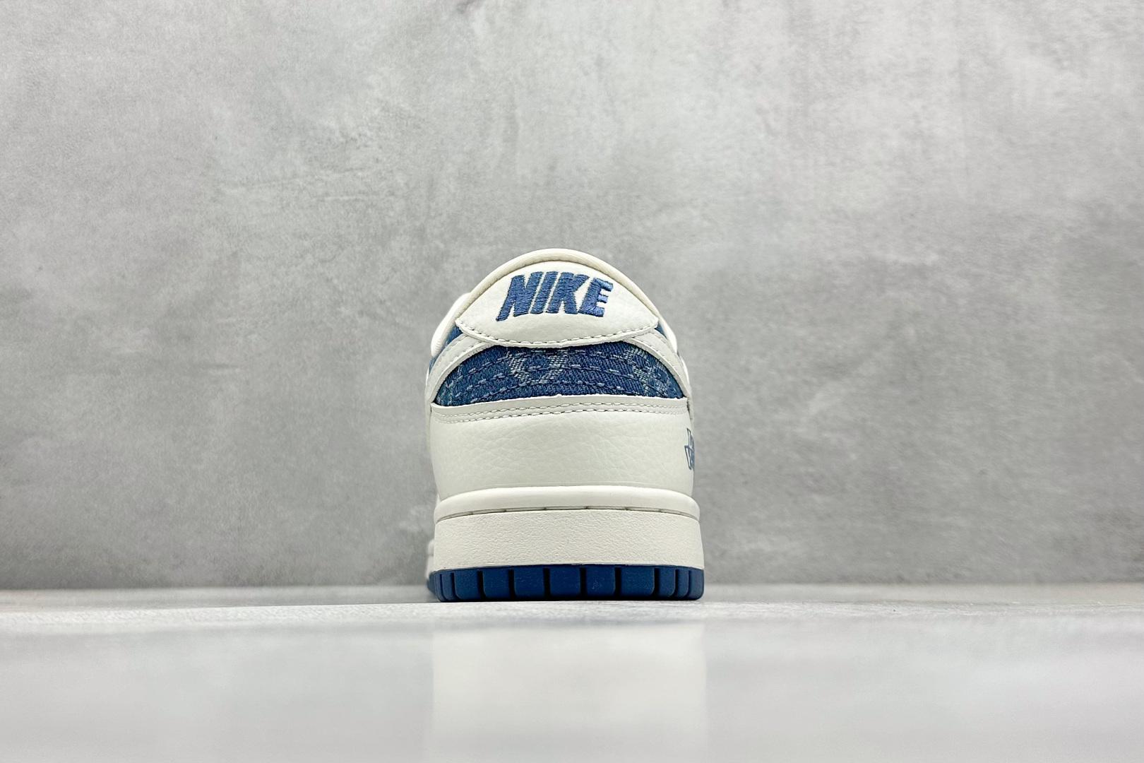  
XC版 Nike SB Dunk Low x Louis Vuitton 白蓝拼接牛仔布  
纯原大