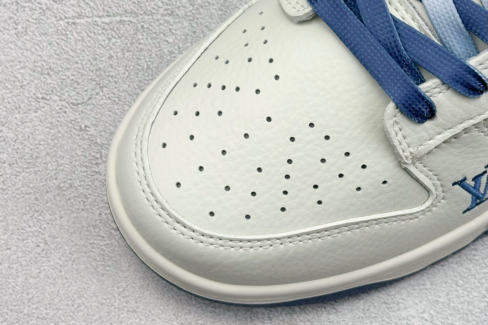  
XC版 Nike SB Dunk Low x Louis Vuitton 白蓝拼接牛仔布  
纯原大