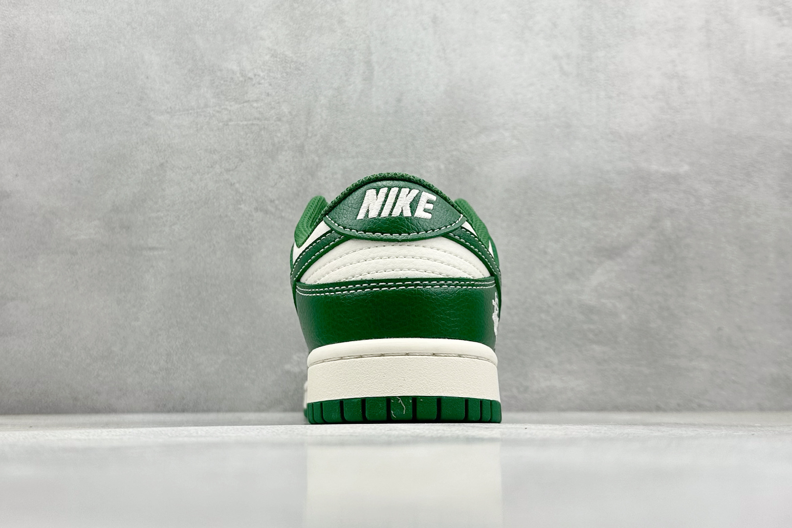  
XC版 Nike SB Dunk Low x Stussy 斯图西白绿
纯原大厂出品 极力推荐
原装