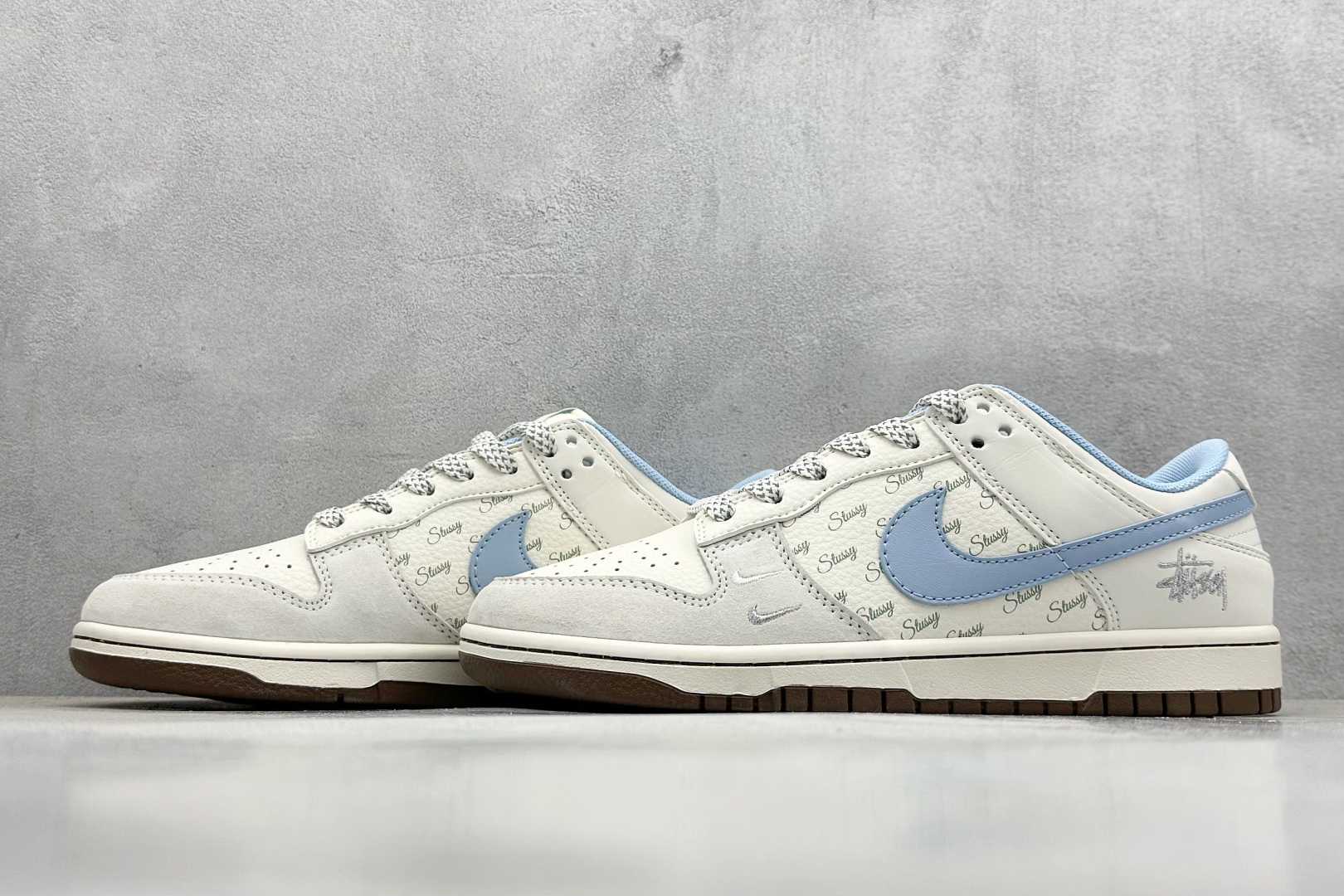  
XC版 Nike SB Dunk Low x Stussy 白灰蓝双小钩
纯原大厂出品 极力推荐
原