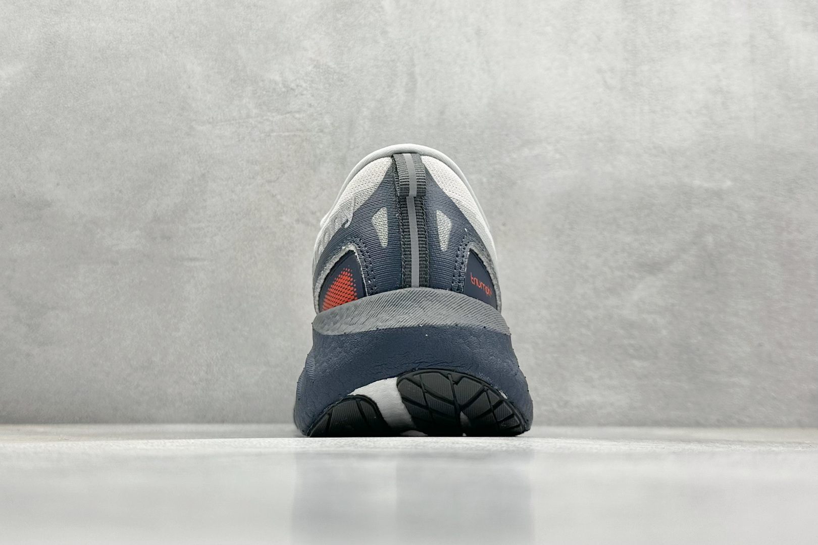 XD版 Saucony Triumph 22代 索康尼旗舰级缓震型跑鞋
性能相比前几代再升级:鞋面