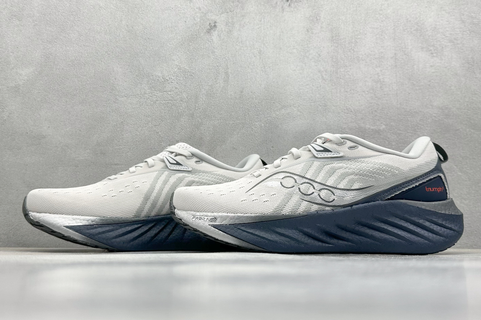 XD版 Saucony Triumph 22代 索康尼旗舰级缓震型跑鞋
性能相比前几代再升级:鞋面