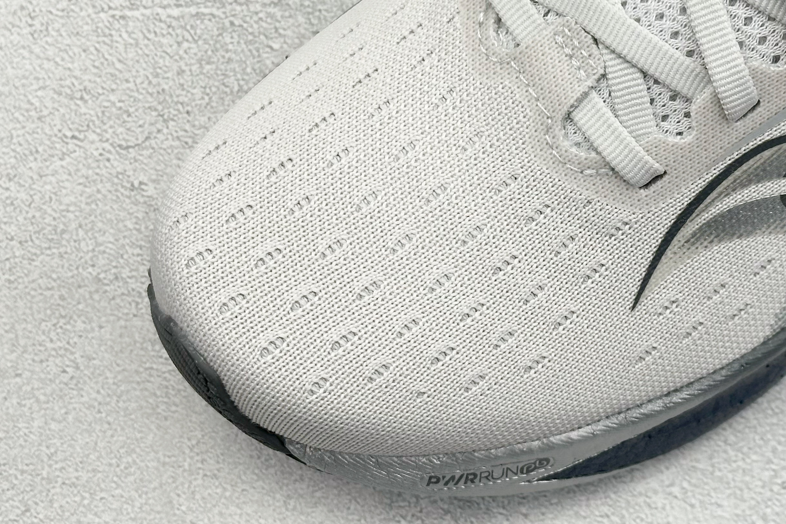 XD版 Saucony Triumph 22代 索康尼旗舰级缓震型跑鞋
性能相比前几代再升级:鞋面