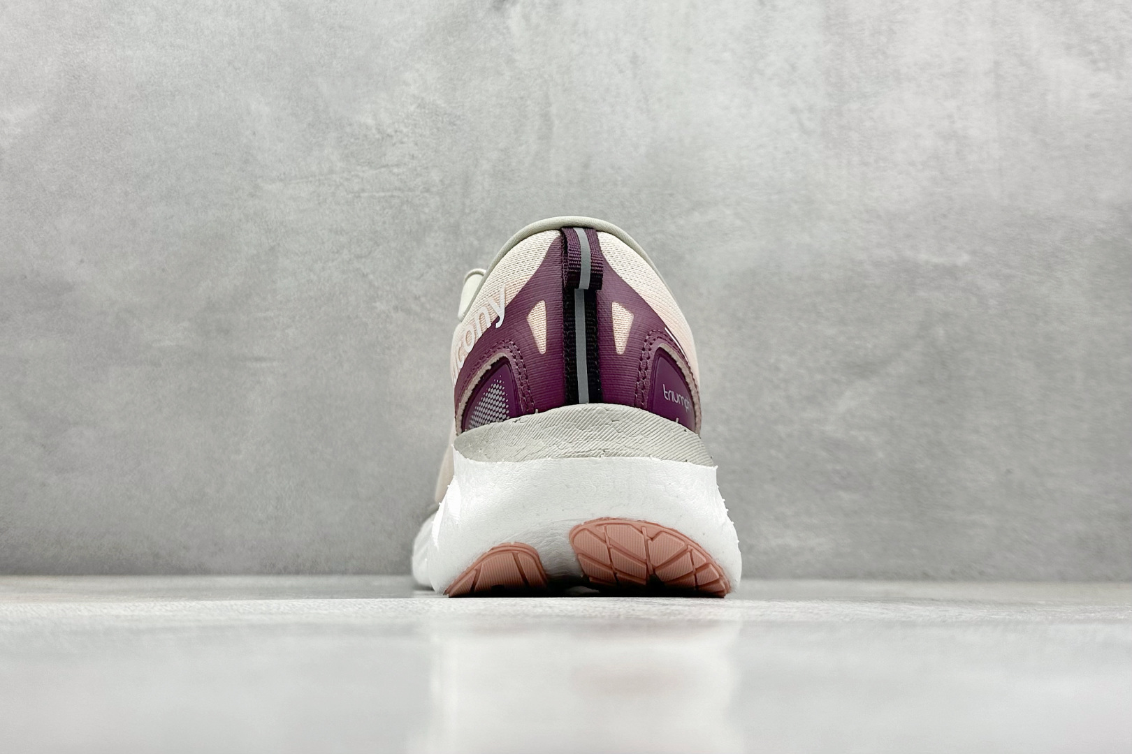 XD版 Saucony Triumph 22代 索康尼旗舰级缓震型跑鞋
性能相比前几代再升级:鞋面
