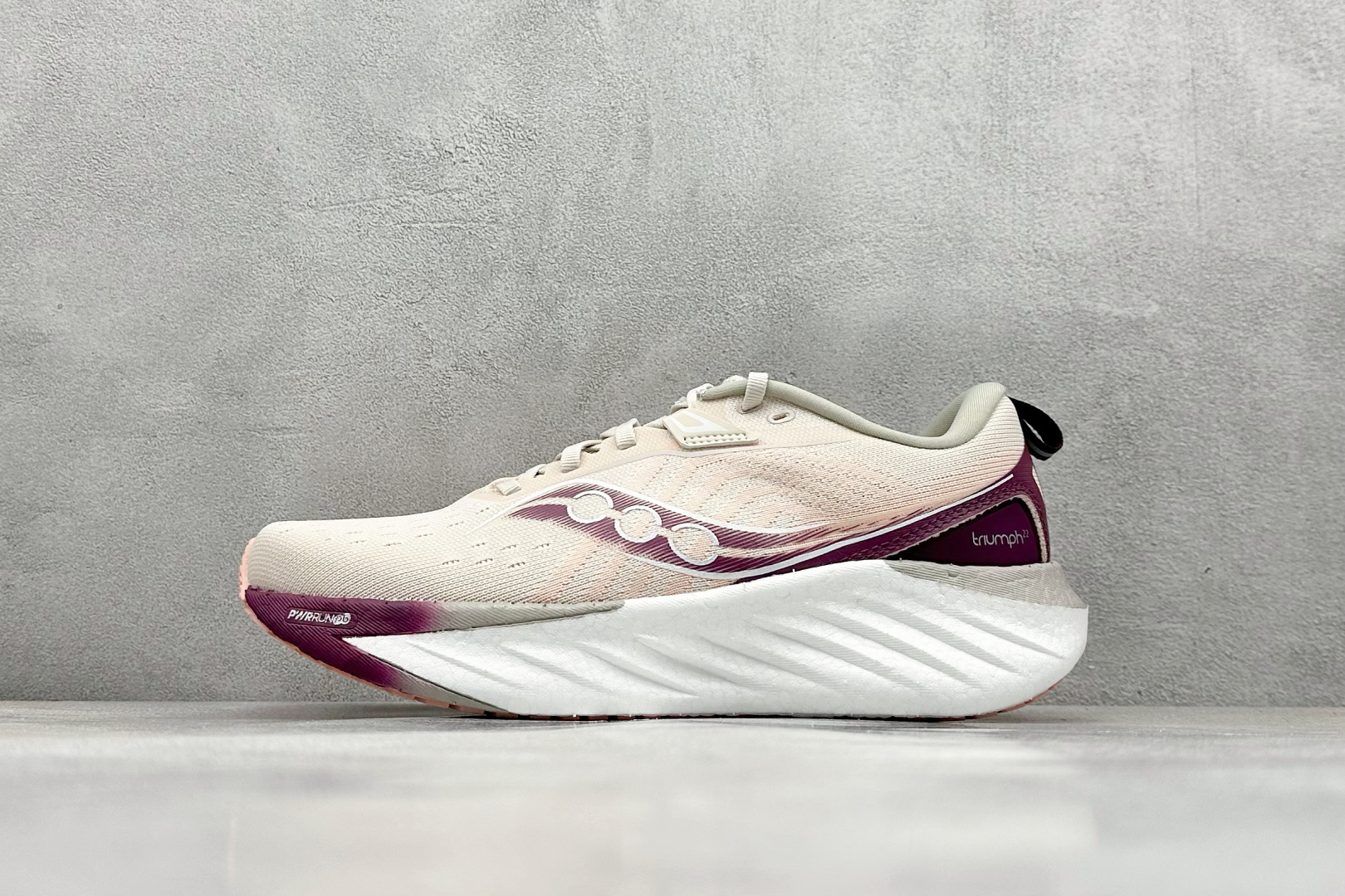 XD版 Saucony Triumph 22代 索康尼旗舰级缓震型跑鞋
性能相比前几代再升级:鞋面