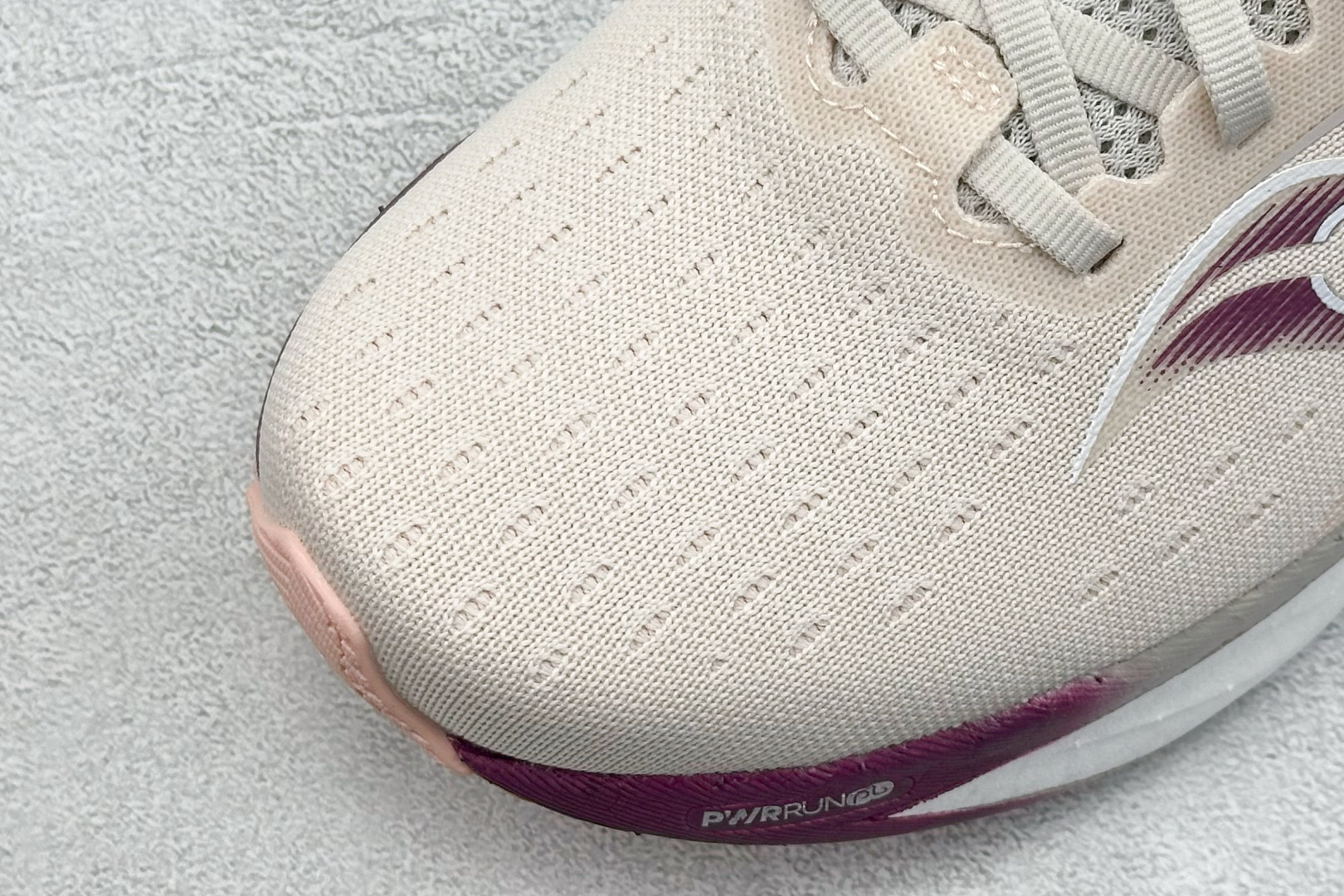 XD版 Saucony Triumph 22代 索康尼旗舰级缓震型跑鞋
性能相比前几代再升级:鞋面