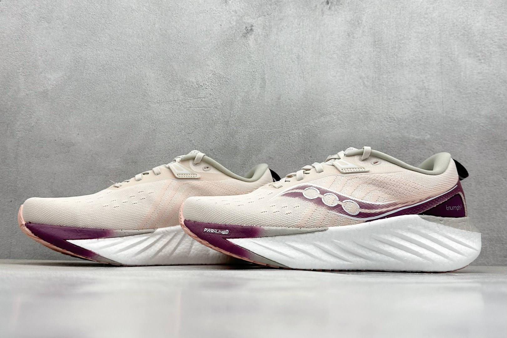 XD版 Saucony Triumph 22代 索康尼旗舰级缓震型跑鞋
性能相比前几代再升级:鞋面