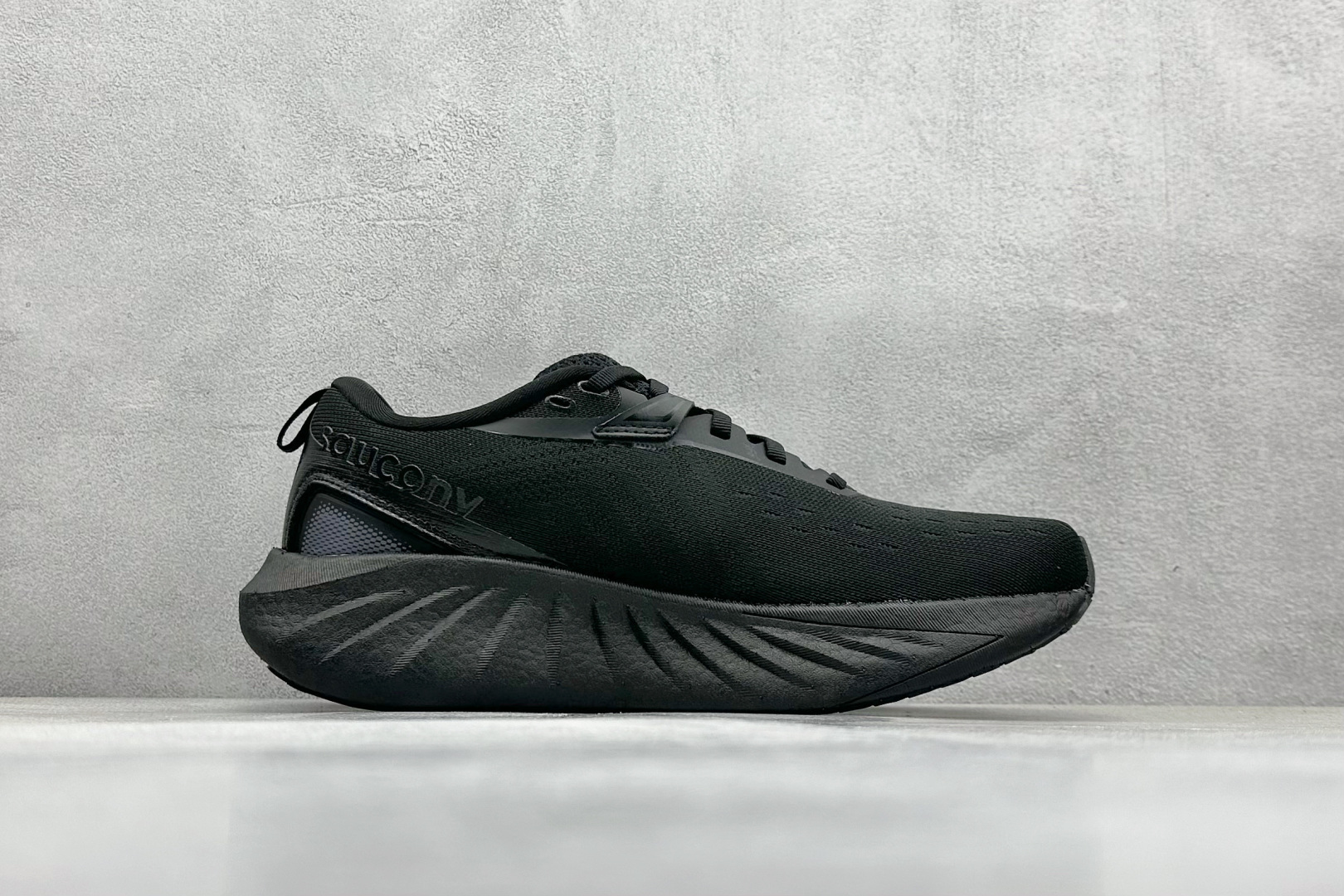 XD版 Saucony Triumph 22代 索康尼旗舰级缓震型跑鞋
性能相比前几代再升级:鞋面