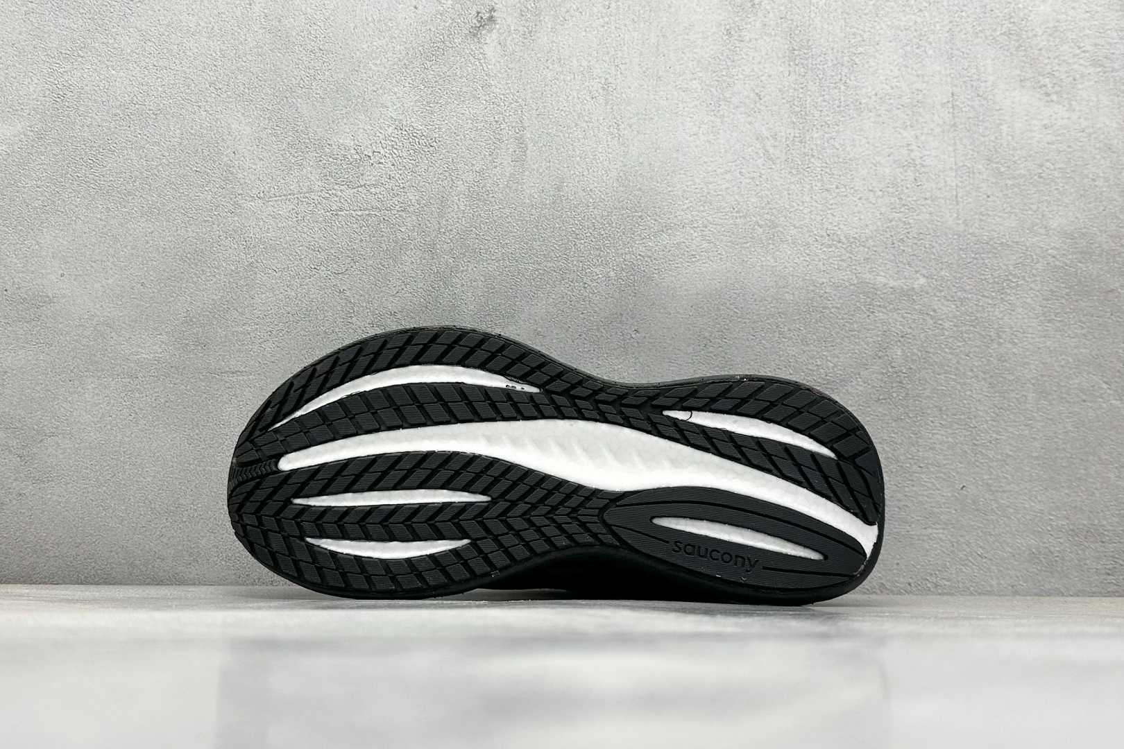 XD版 Saucony Triumph 22代 索康尼旗舰级缓震型跑鞋
性能相比前几代再升级:鞋面
