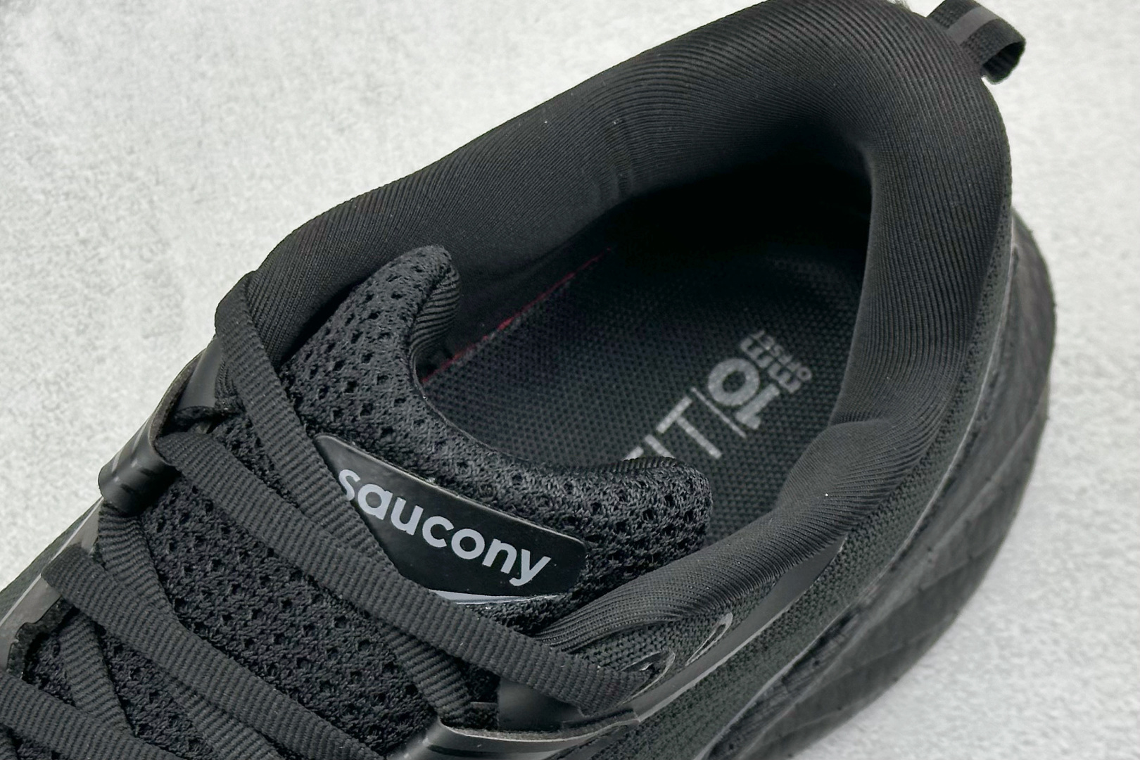 XD版 Saucony Triumph 22代 索康尼旗舰级缓震型跑鞋
性能相比前几代再升级:鞋面