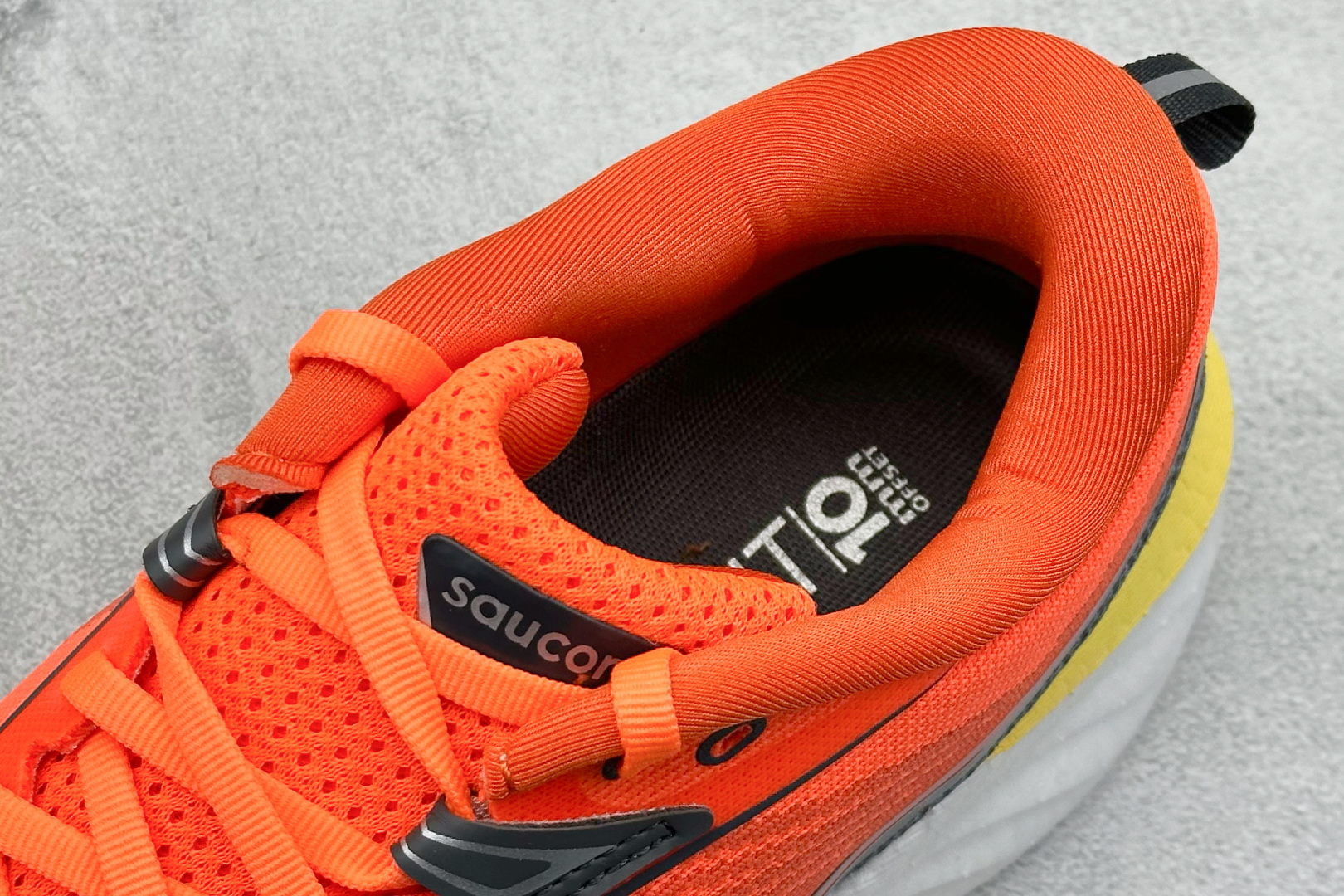 XD版 Saucony Triumph 22代 索康尼旗舰级缓震型跑鞋
性能相比前几代再升级:鞋面