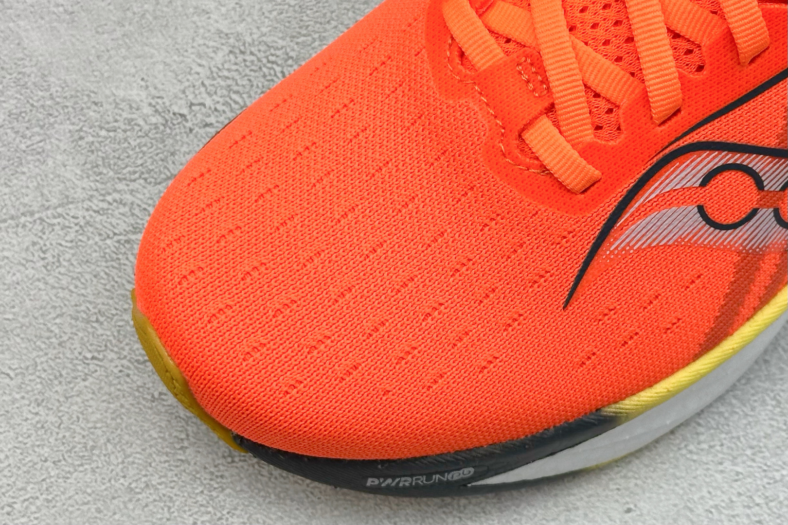 XD版 Saucony Triumph 22代 索康尼旗舰级缓震型跑鞋
性能相比前几代再升级:鞋面
