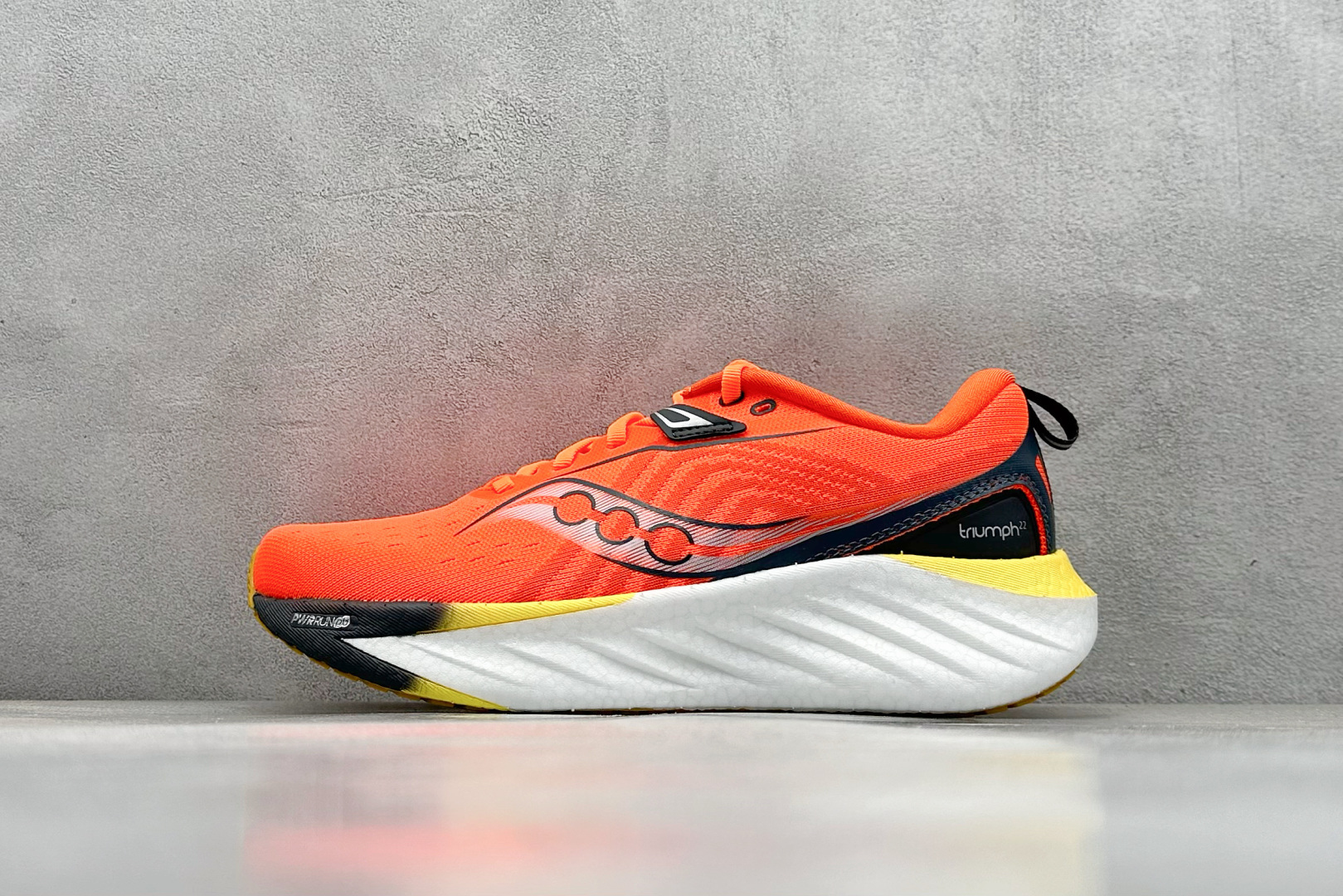 XD版 Saucony Triumph 22代 索康尼旗舰级缓震型跑鞋
性能相比前几代再升级:鞋面