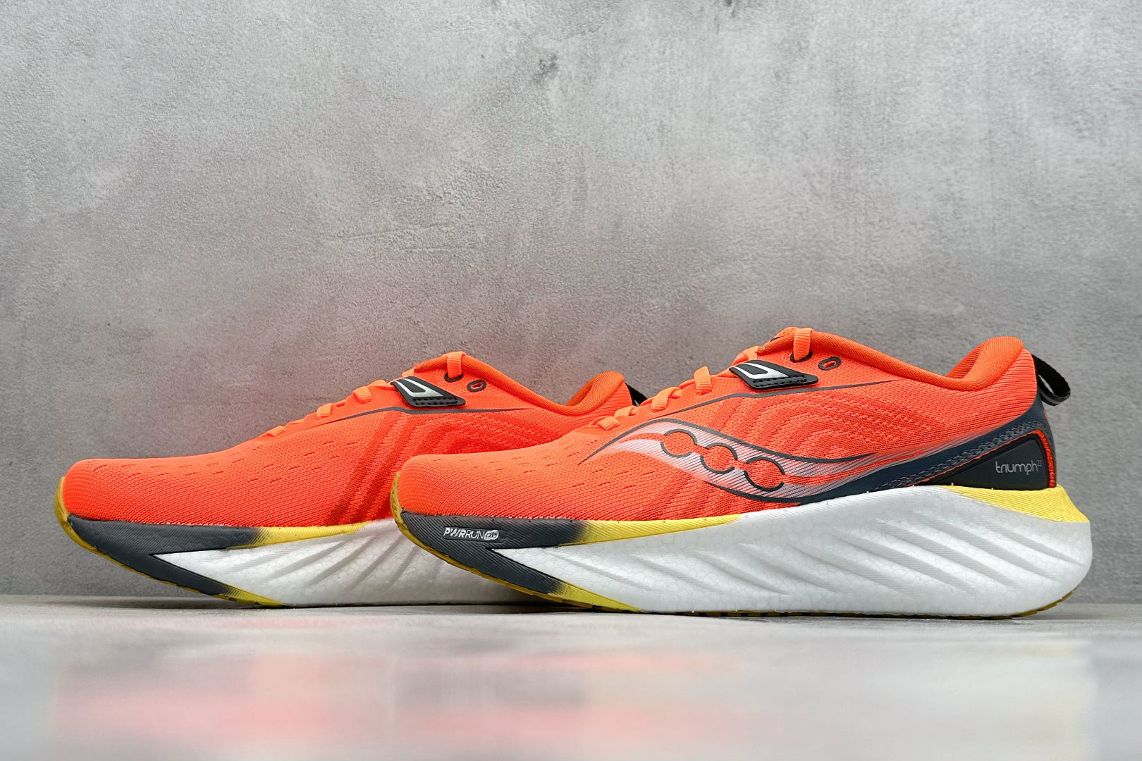 XD版 Saucony Triumph 22代 索康尼旗舰级缓震型跑鞋
性能相比前几代再升级:鞋面