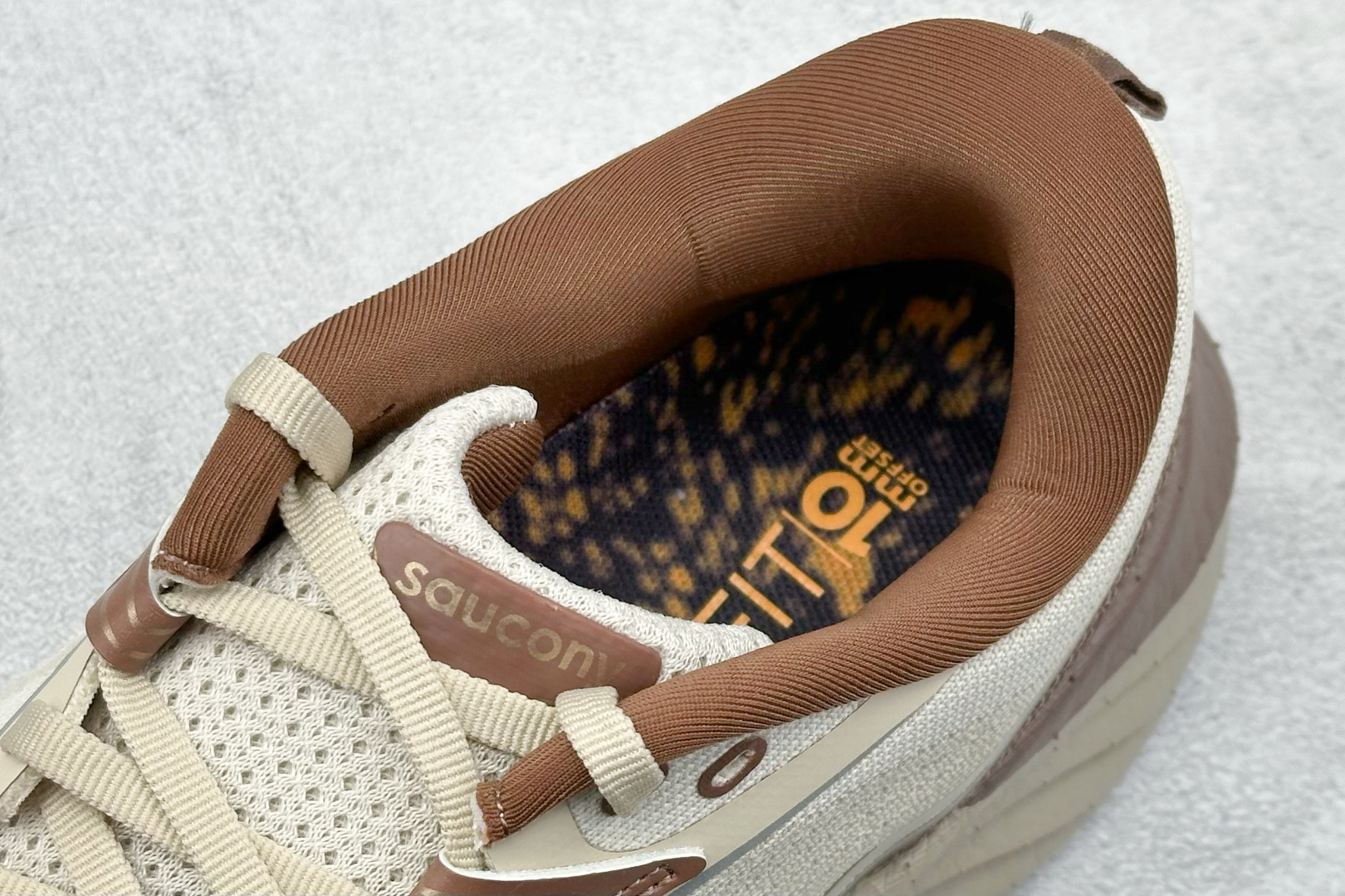 XD版 Saucony Triumph 22代 索康尼旗舰级缓震型跑鞋
性能相比前几代再升级:鞋面