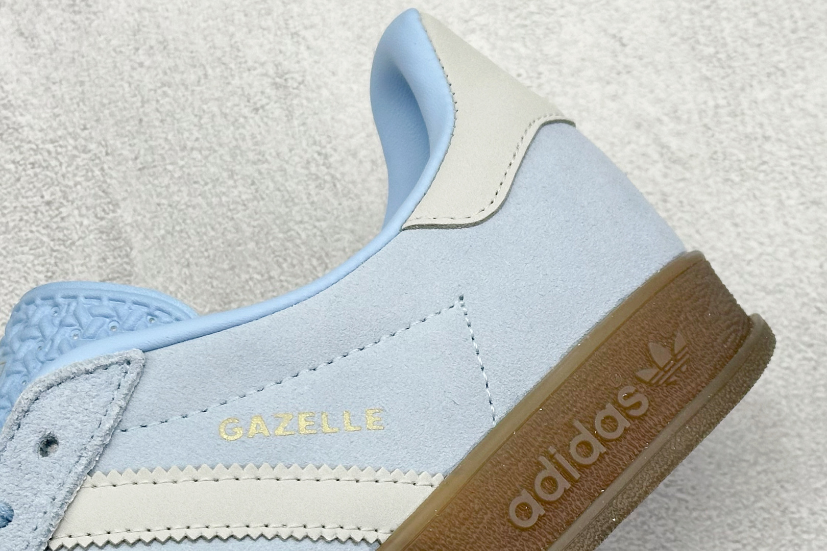 K Adidas Gazelle Indoor Trainers 羚羊内训系列低帮复古德训风百搭休闲运动板鞋“浅蓝水蓝焦糖底” JI2717