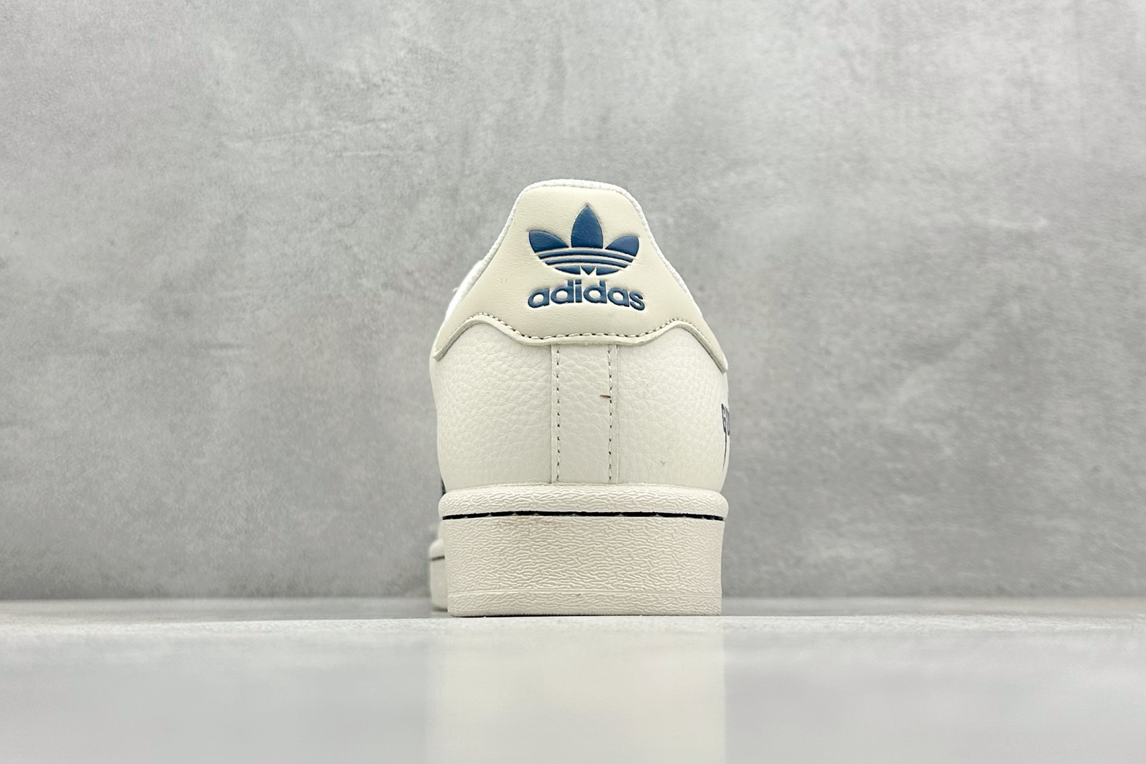 AD Originals Superstar 贝壳头 HD2201