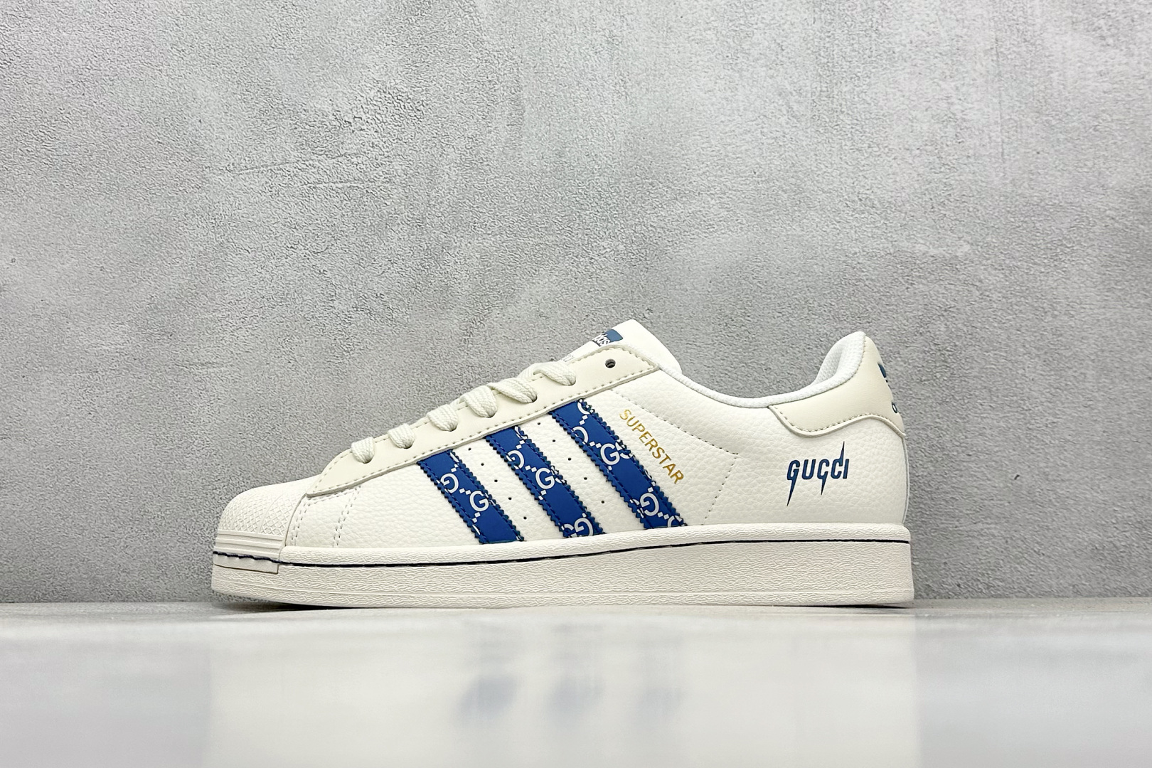 AD Originals Superstar 贝壳头 HD2201