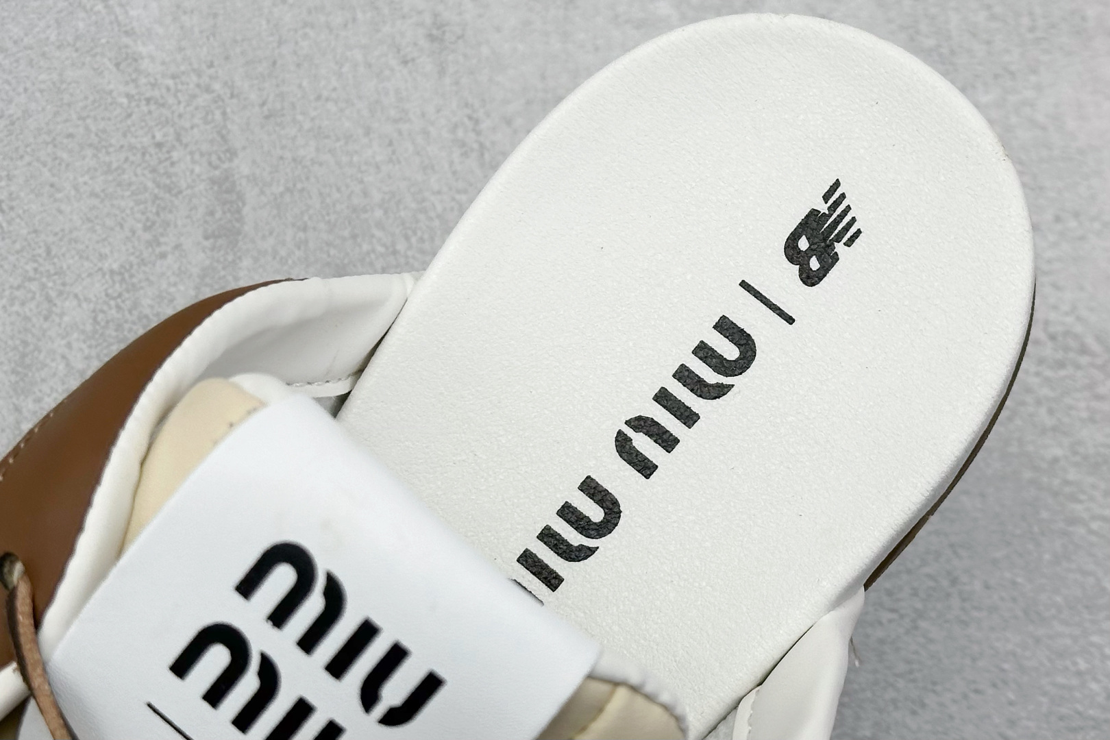 J版 MiuMiu x New Balance 530系列 意大利奢侈品牌/缪缪联名款 低帮经典复古休闲半拖