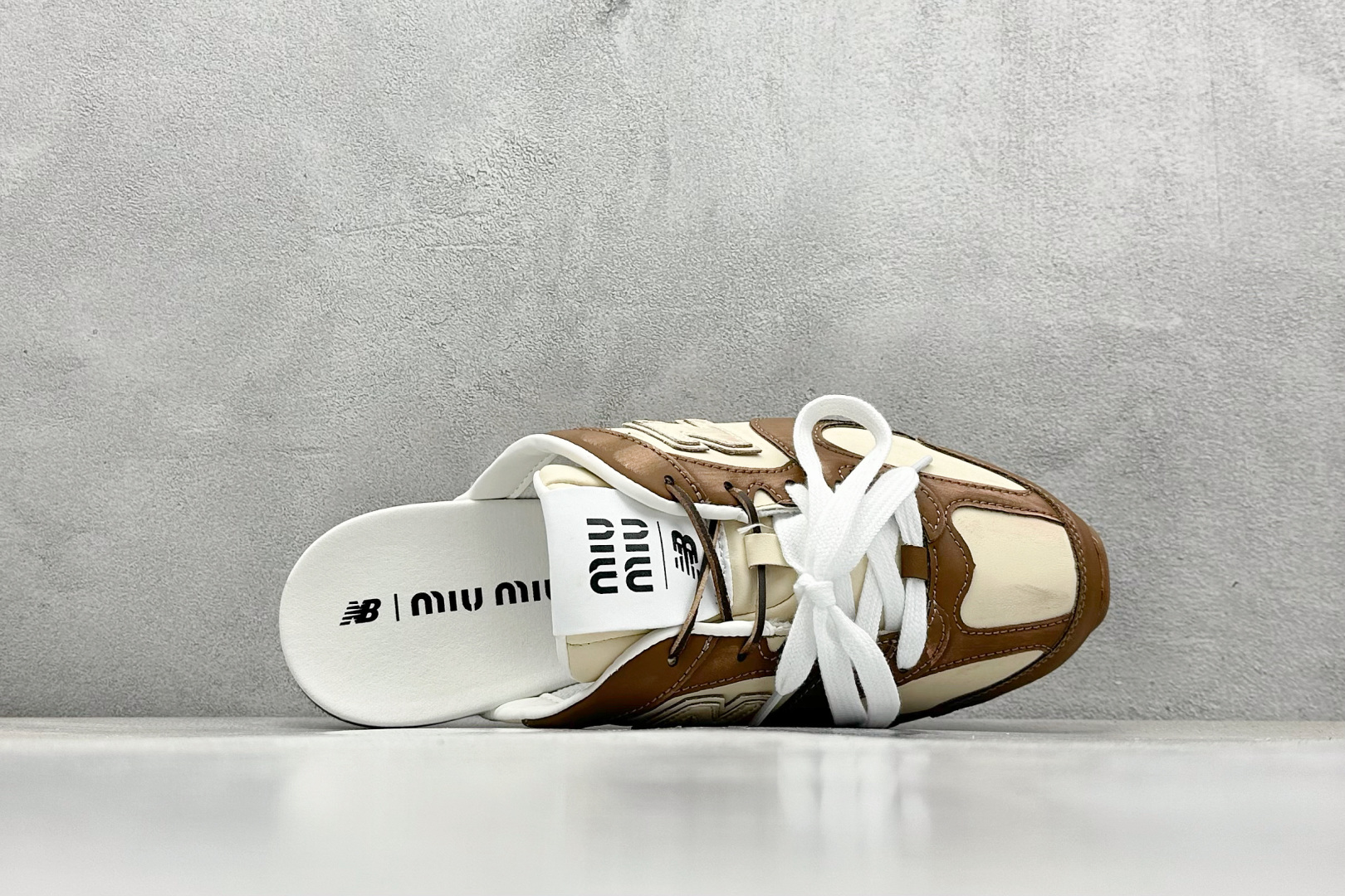 J版 MiuMiu x New Balance 530系列 意大利奢侈品牌/缪缪联名款 低帮经典复古休闲半拖