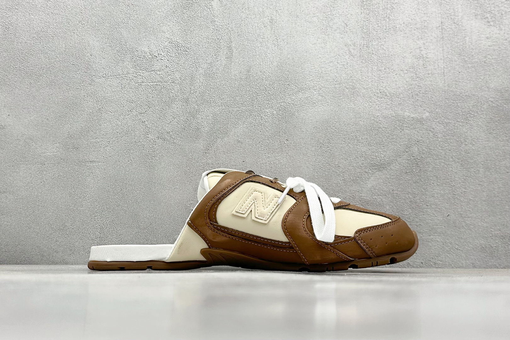 J版 MiuMiu x New Balance 530系列 意大利奢侈品牌/缪缪联名款 低帮经典复古休闲半拖