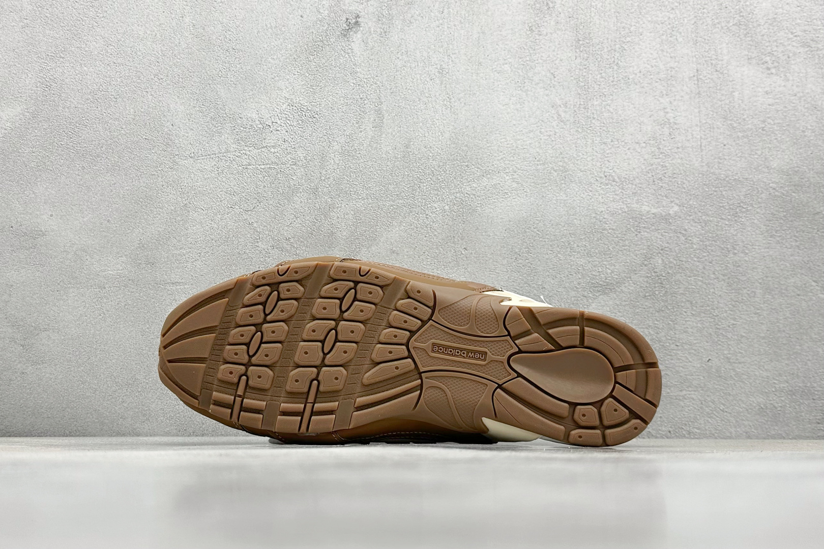 J版 MiuMiu x New Balance 530系列 意大利奢侈品牌/缪缪联名款 低帮经典复古休闲半拖