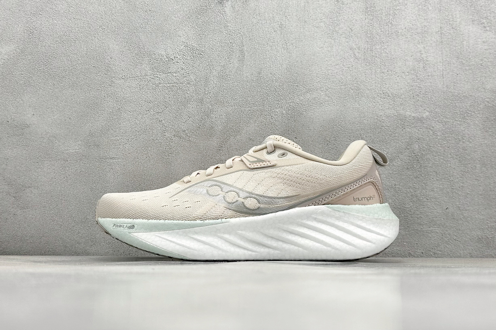 终端放店
XD版 Saucony Triumph 22代 索康尼旗舰级缓震型跑鞋
性能相比前几代再升