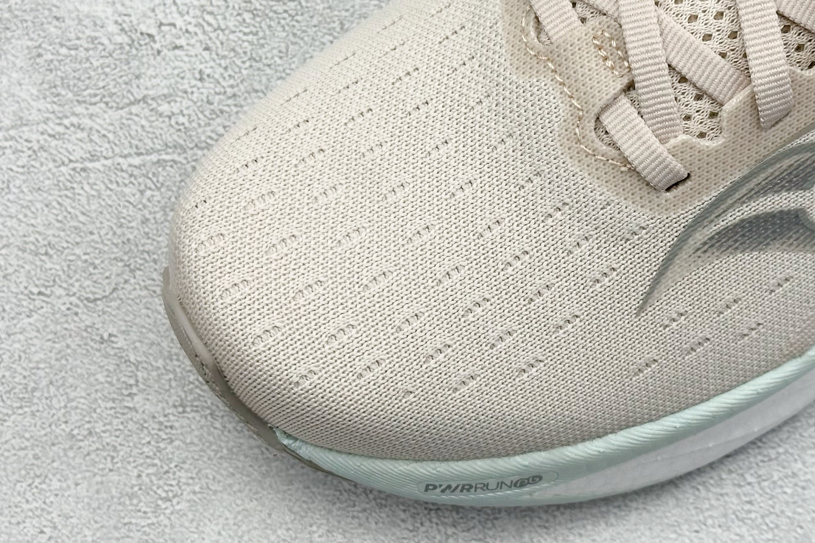 终端放店
XD版 Saucony Triumph 22代 索康尼旗舰级缓震型跑鞋
性能相比前几代再升