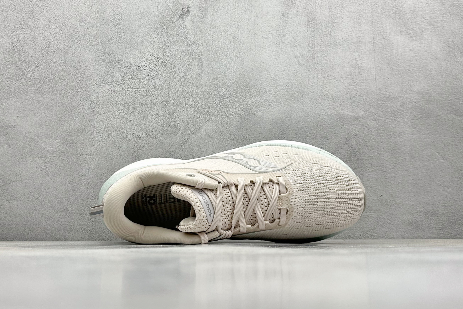 终端放店
XD版 Saucony Triumph 22代 索康尼旗舰级缓震型跑鞋
性能相比前几代再升