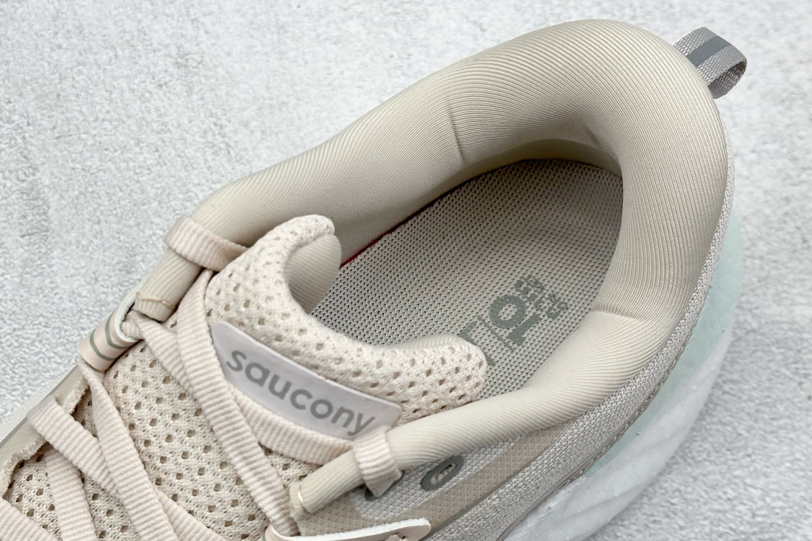 终端放店
XD版 Saucony Triumph 22代 索康尼旗舰级缓震型跑鞋
性能相比前几代再升