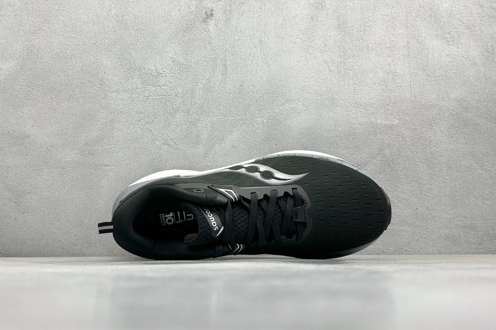 终端放店
XD版 Saucony Triumph 22代 索康尼旗舰级缓震型跑鞋
性能相比前几代再升