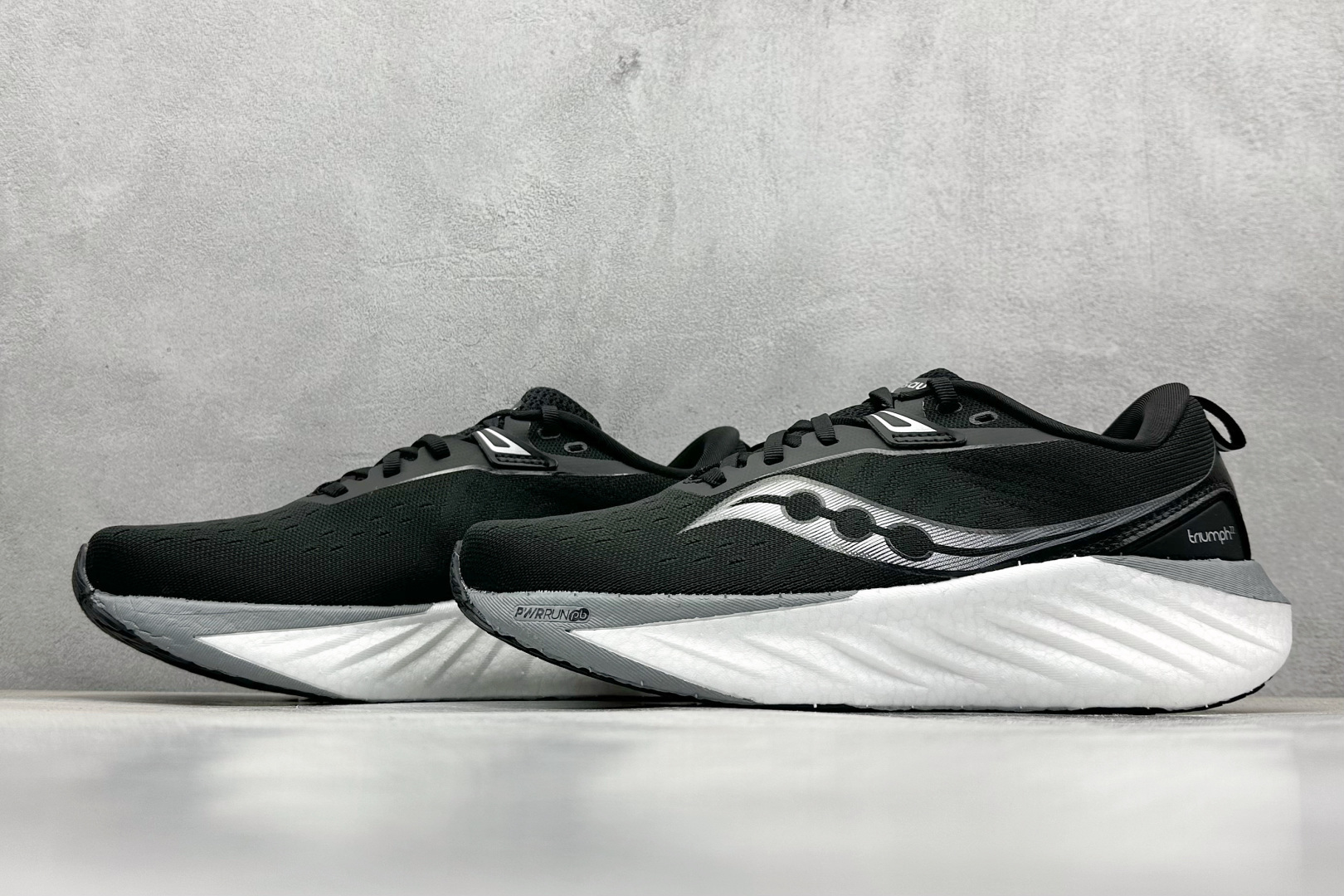 终端放店
XD版 Saucony Triumph 22代 索康尼旗舰级缓震型跑鞋
性能相比前几代再升