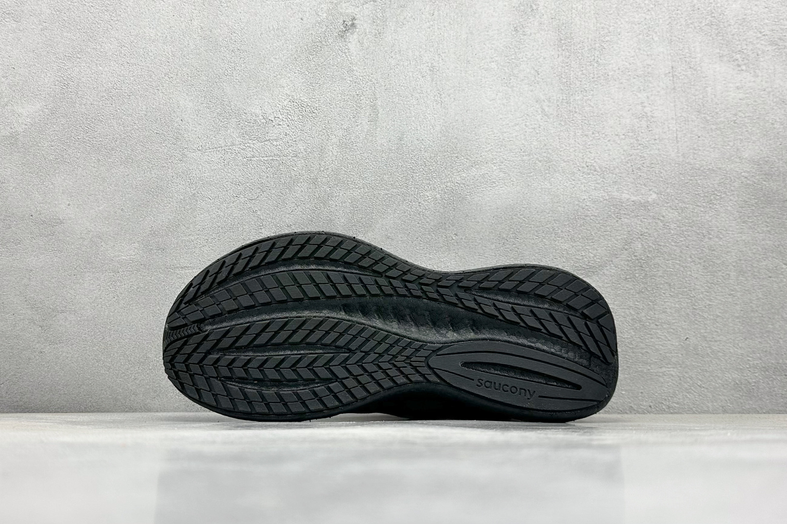 终端放店
XD版 Saucony Triumph 22代 索康尼旗舰级缓震型跑鞋
性能相比前几代再升