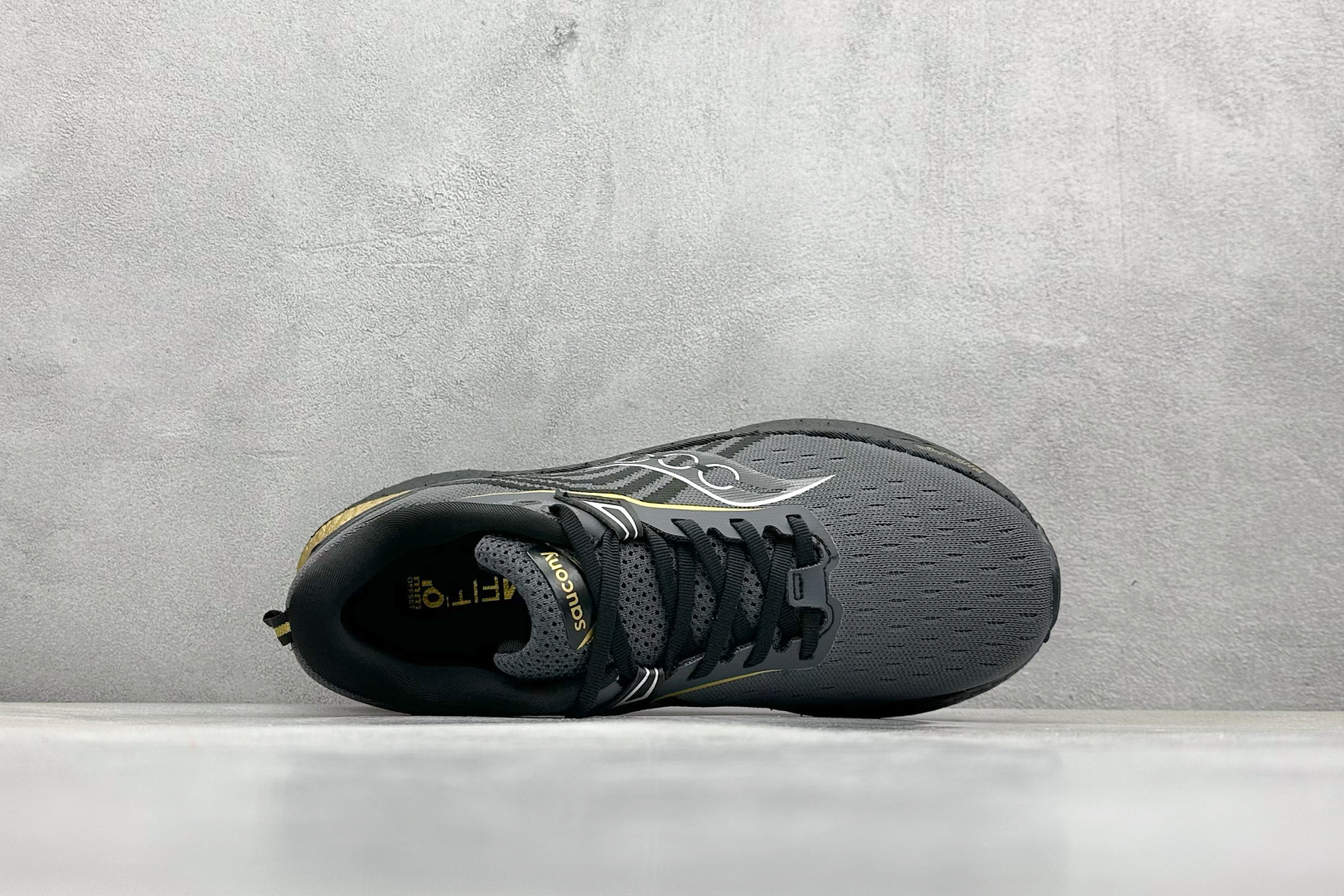 终端放店
XD版 Saucony Triumph 22代 索康尼旗舰级缓震型跑鞋
性能相比前几代再升