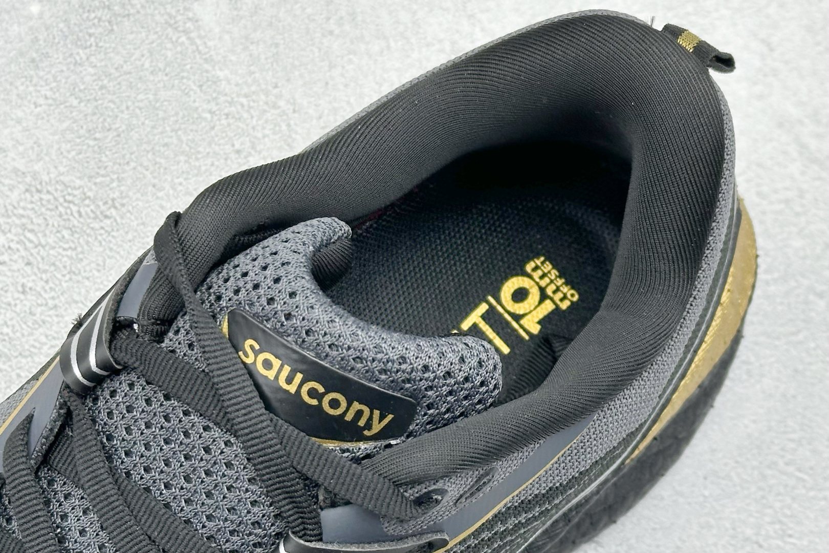 终端放店
XD版 Saucony Triumph 22代 索康尼旗舰级缓震型跑鞋
性能相比前几代再升