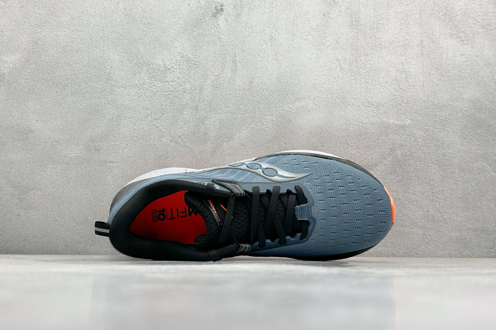 终端放店
XD版 Saucony Triumph 22代 索康尼旗舰级缓震型跑鞋
性能相比前几代再升