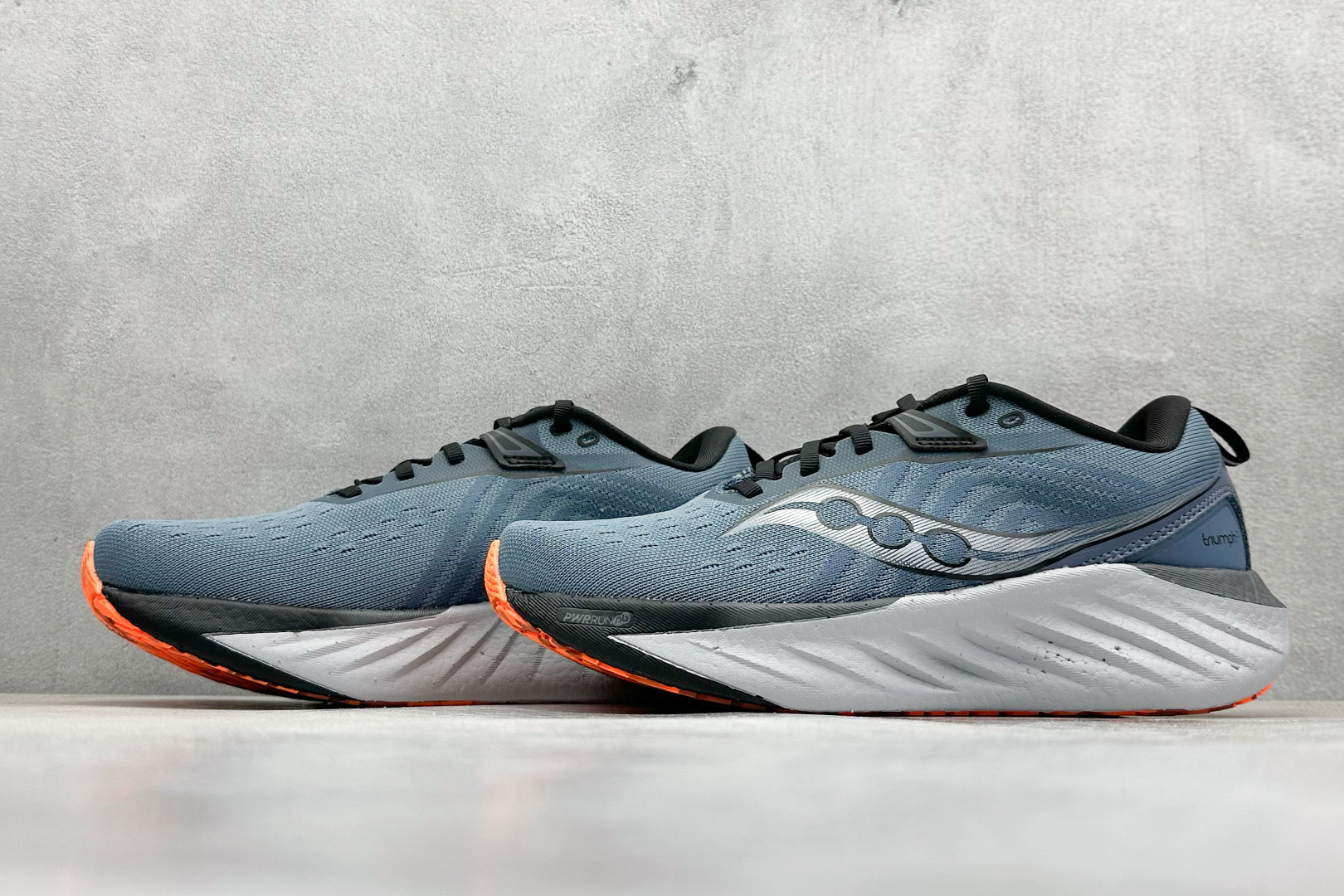 终端放店
XD版 Saucony Triumph 22代 索康尼旗舰级缓震型跑鞋
性能相比前几代再升