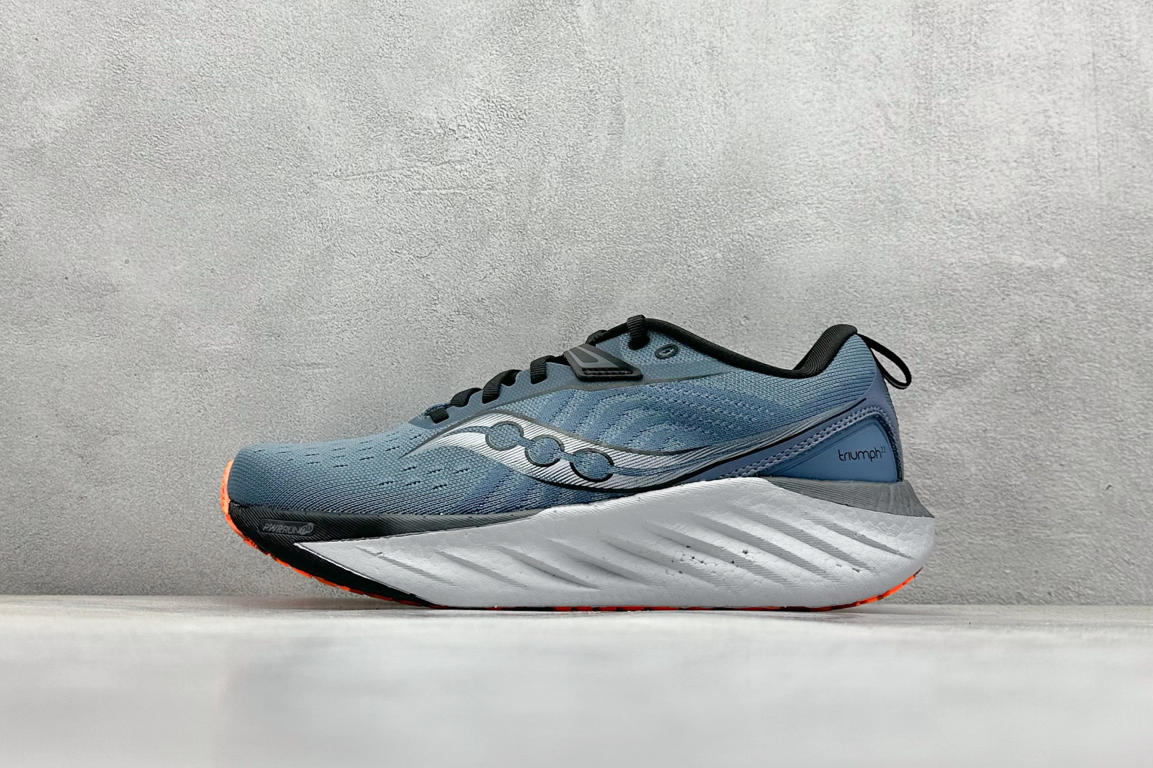 终端放店
XD版 Saucony Triumph 22代 索康尼旗舰级缓震型跑鞋
性能相比前几代再升