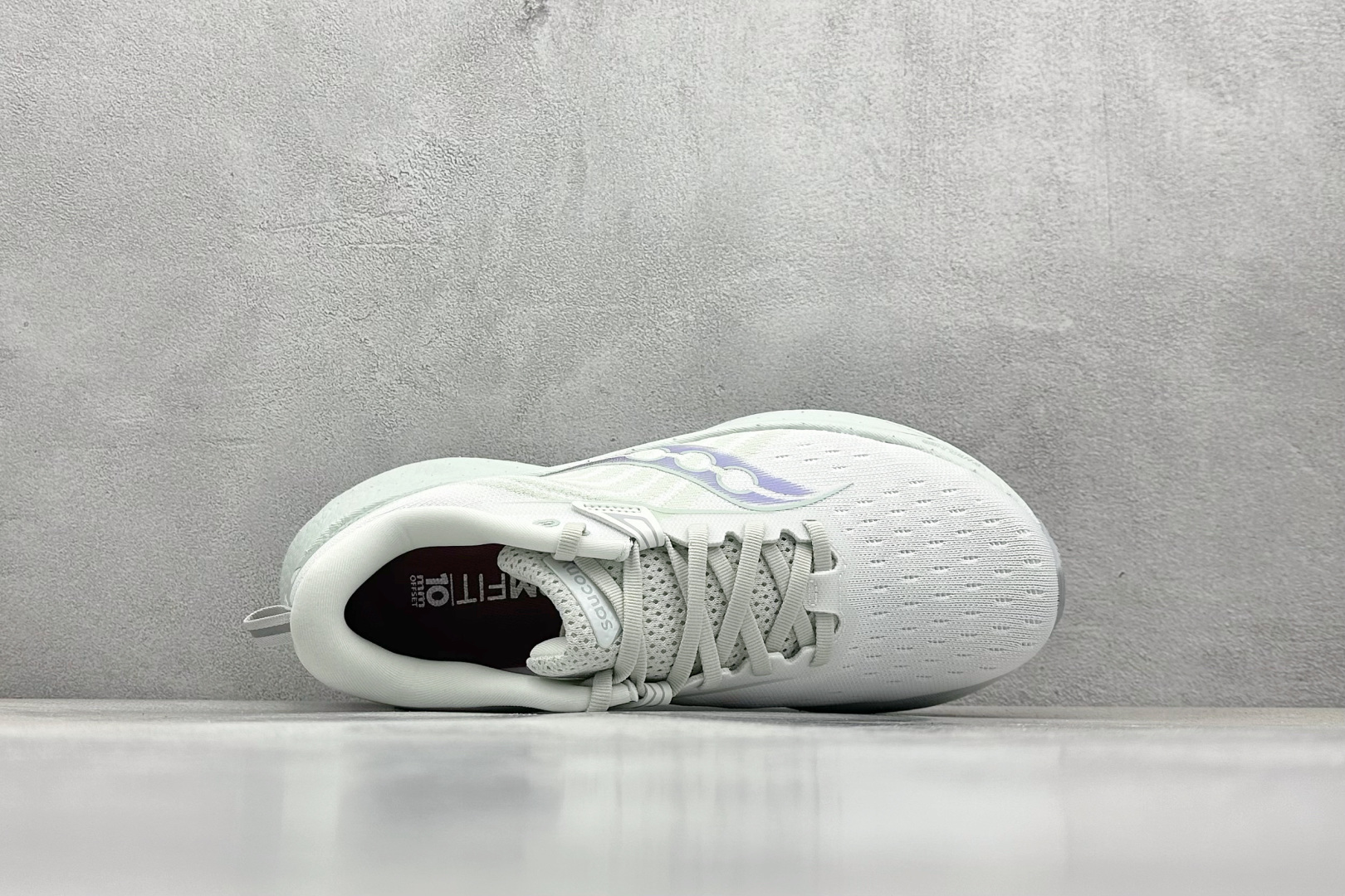终端放店
XD版 Saucony Triumph 22代 索康尼旗舰级缓震型跑鞋
性能相比前几代再升